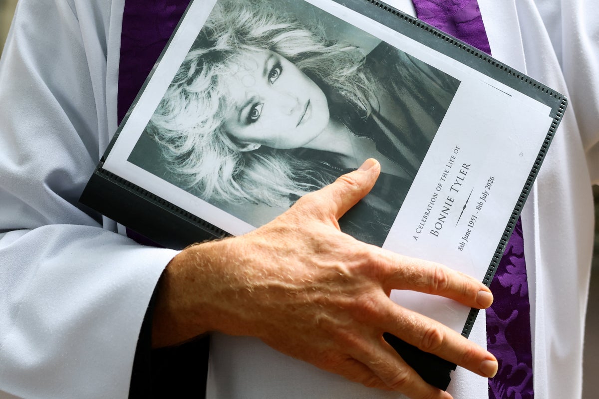 Watch live as scores of fans gather for Bonnie Tyler’s funeral in Swansea