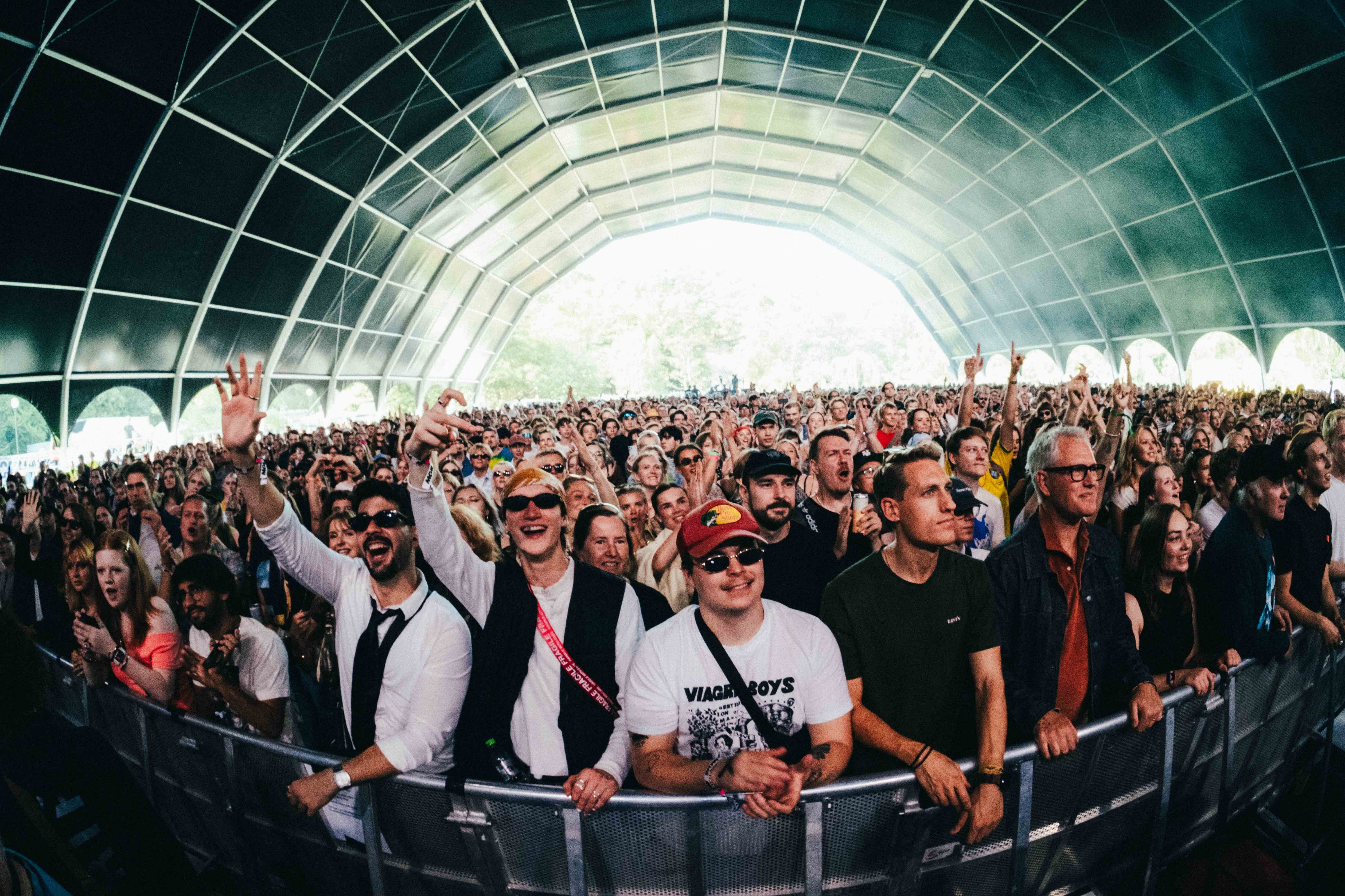 The crowd at the Linne stage