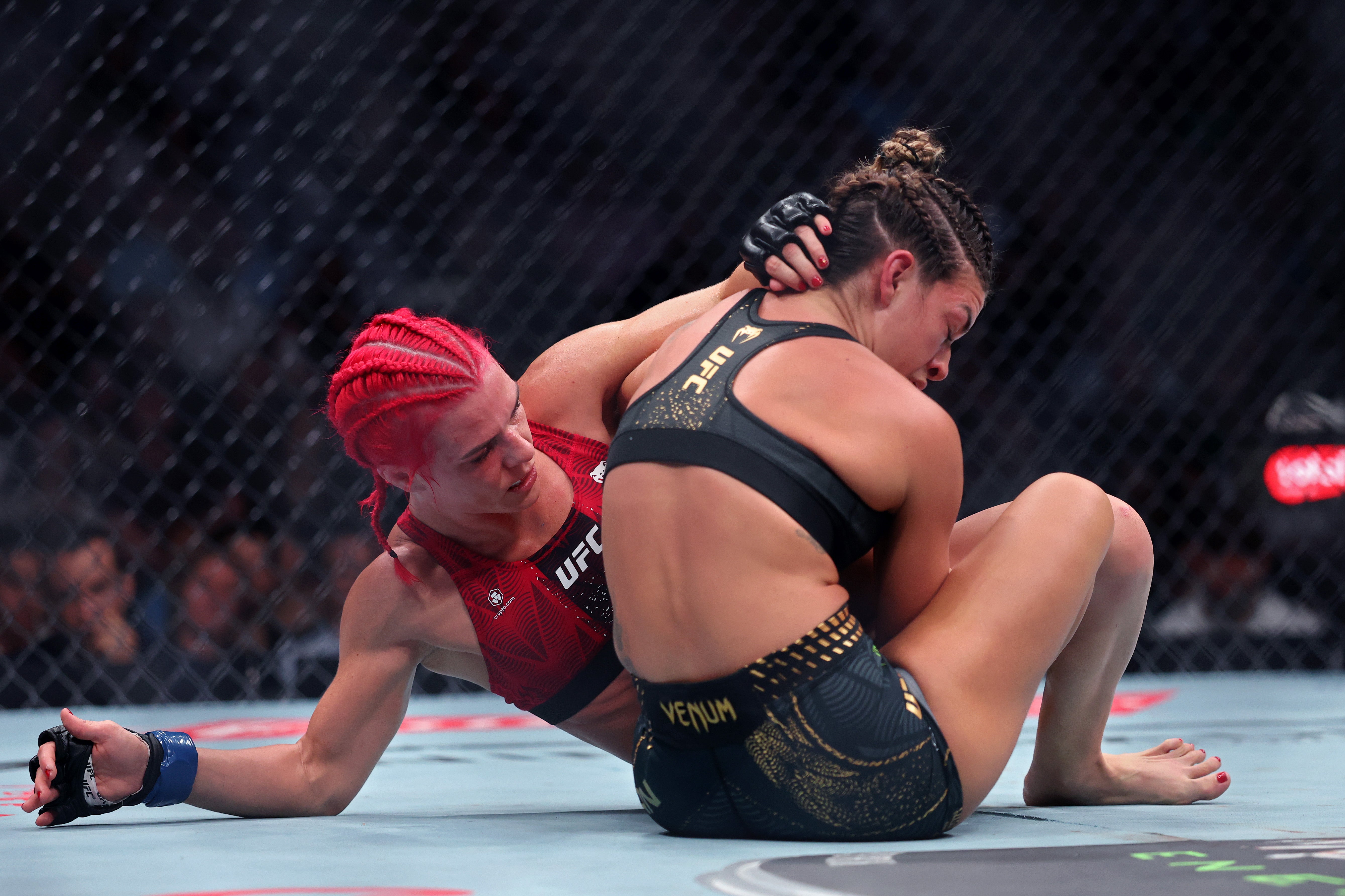 Dern outgrappled Robertson for the majority of their title fight