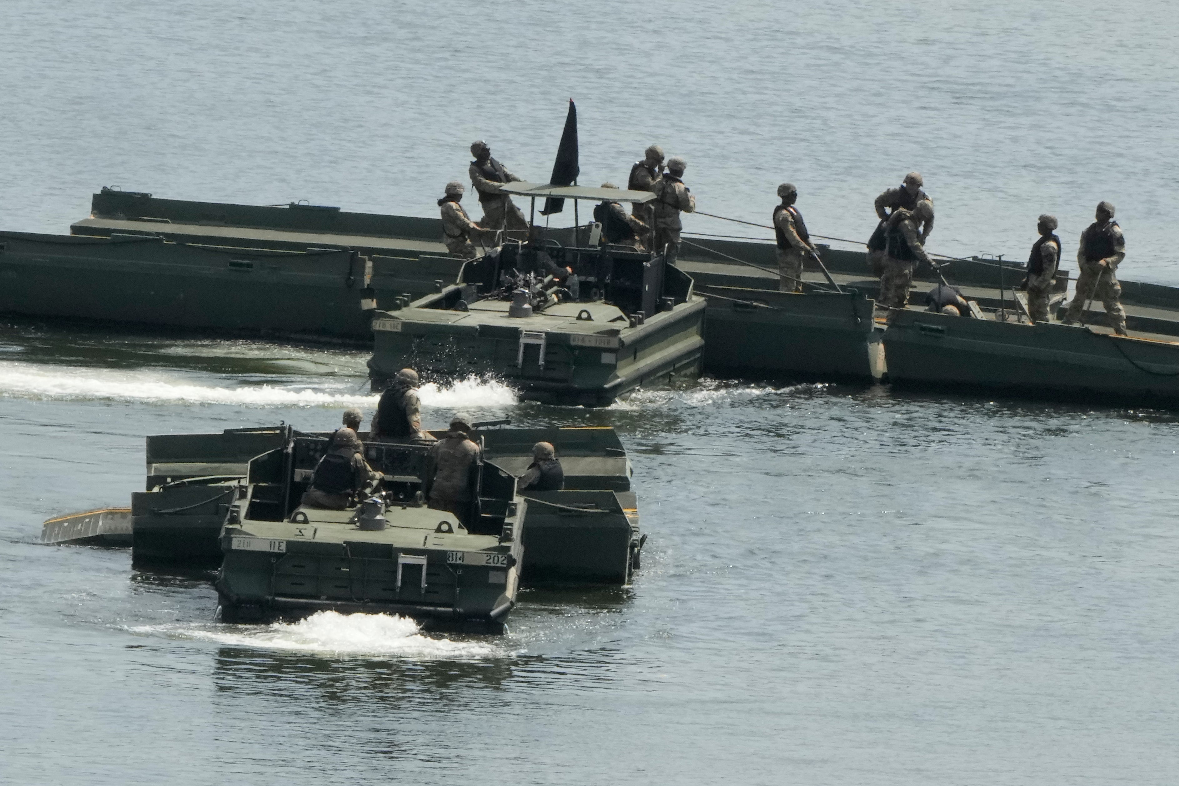 The U.S. Army's soldiers conduct a training exercise on a river in Yeoncheon, South Korea, near the border with North Korea, Tuesday, Aug. 18, 2026