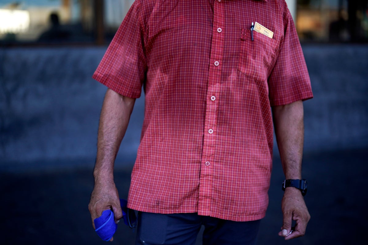 Experts say no single best fabric for extreme heat