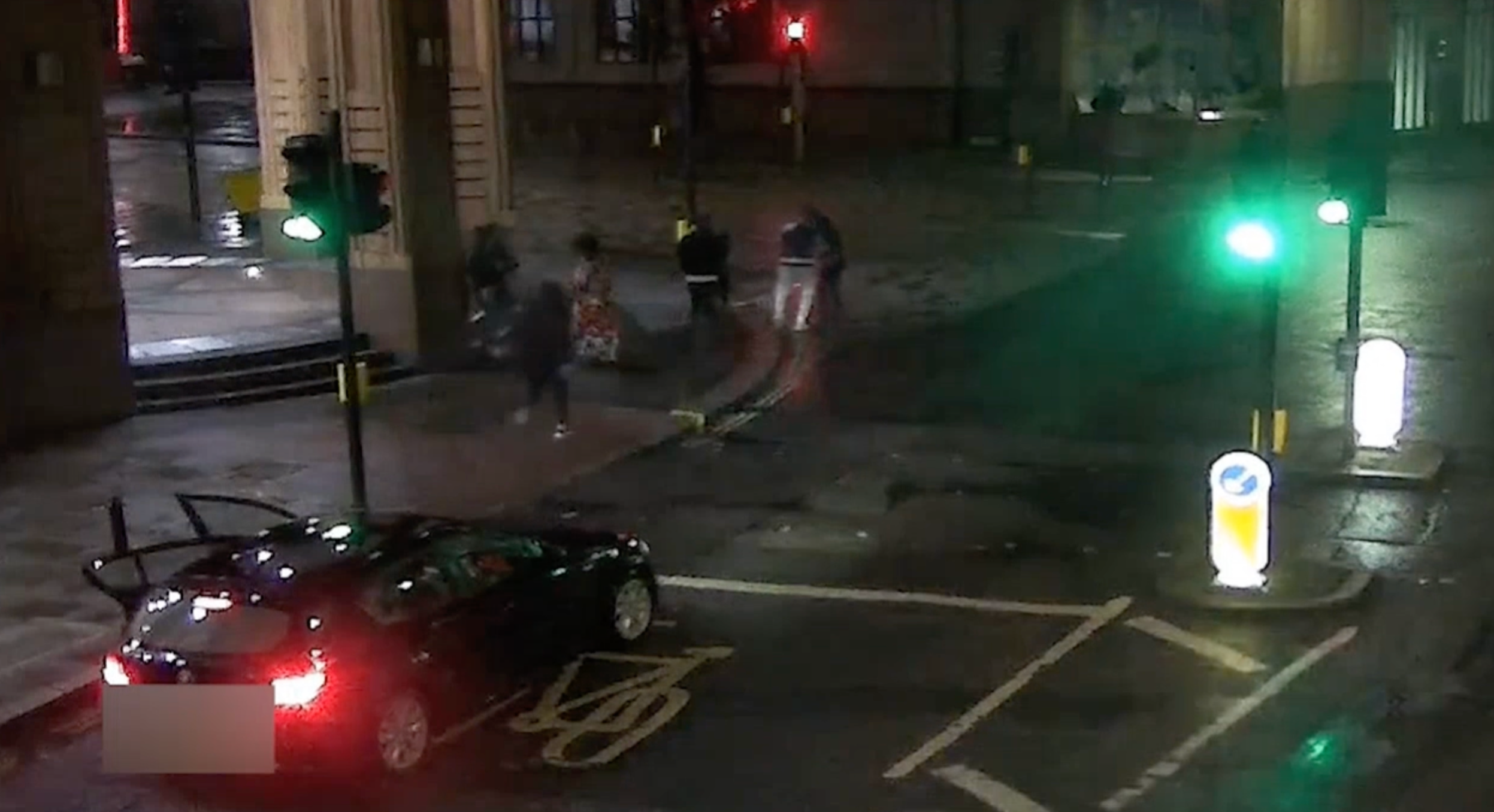 Knife-wielding gang emerge from BMW to attack and steal watches