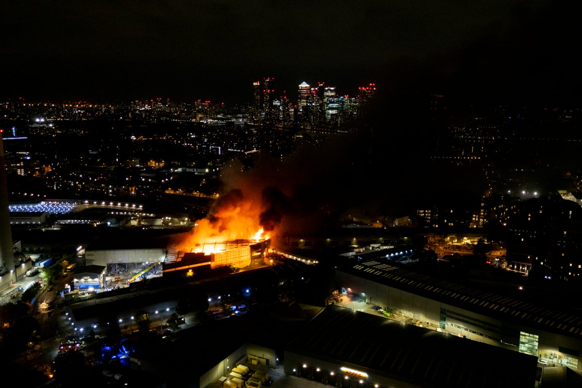 Travel chaos after fire blocks lines at London Bridge station