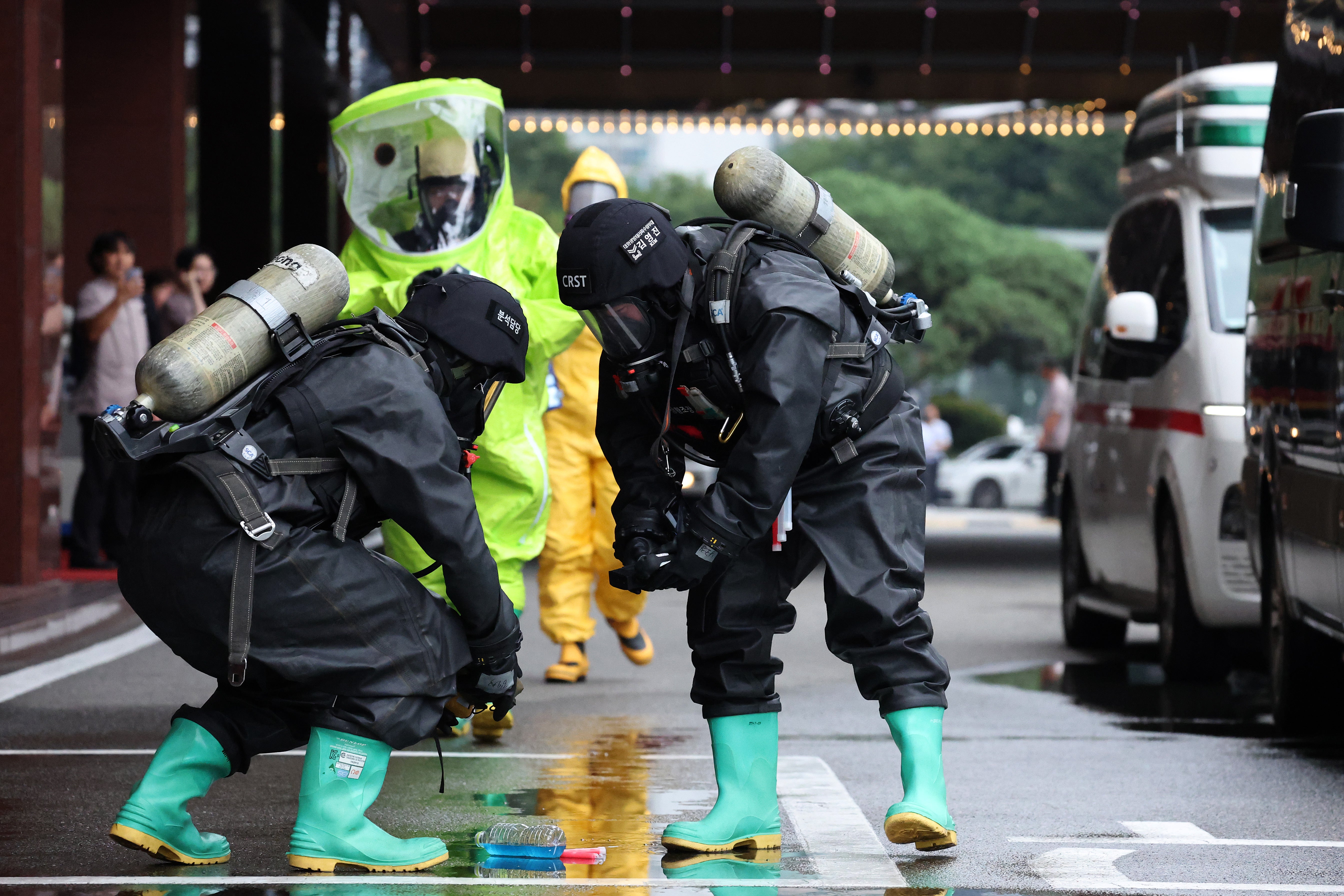 South Korean soldiers participate in an anti-terrorism exercise, linked to the ongoing joint military drills known as Ulchi Freedom Shield (UFS)