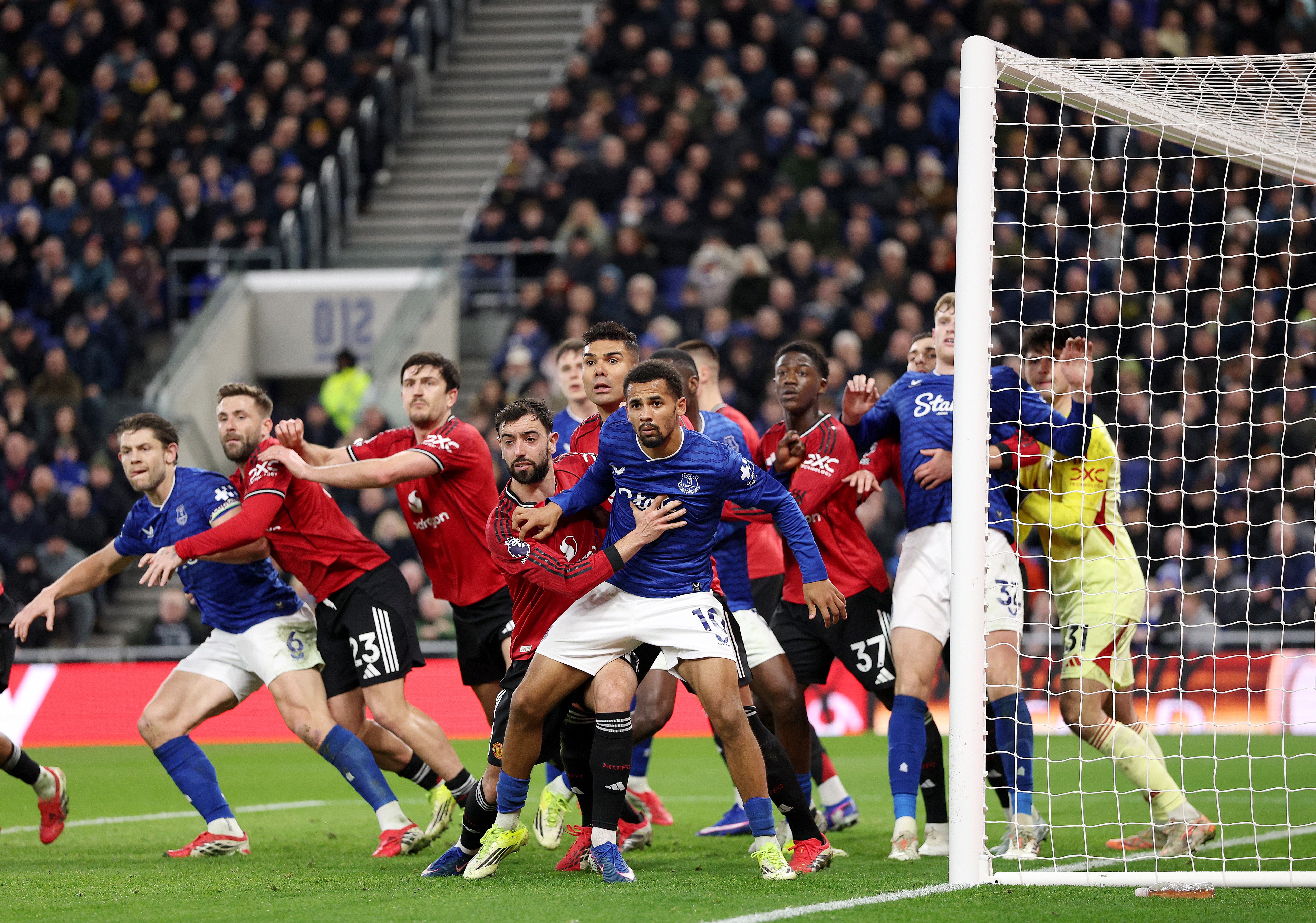 Premier League referees will bid to crackdown on grappling at set-pieces