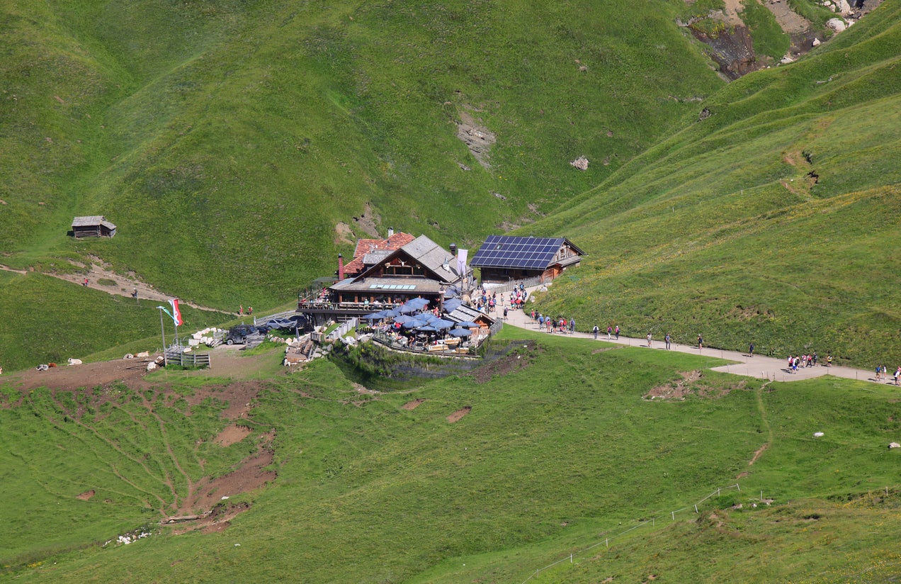 Viral pastry craze causes huge queues in the Dolomites