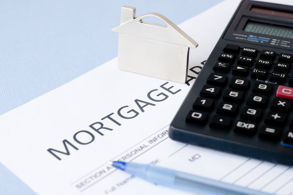 Many mortgage brokers are fee-free – who actually pays them and should I use them? Many mortgage brokers are fee-free – who actually pays them and should I use them?
