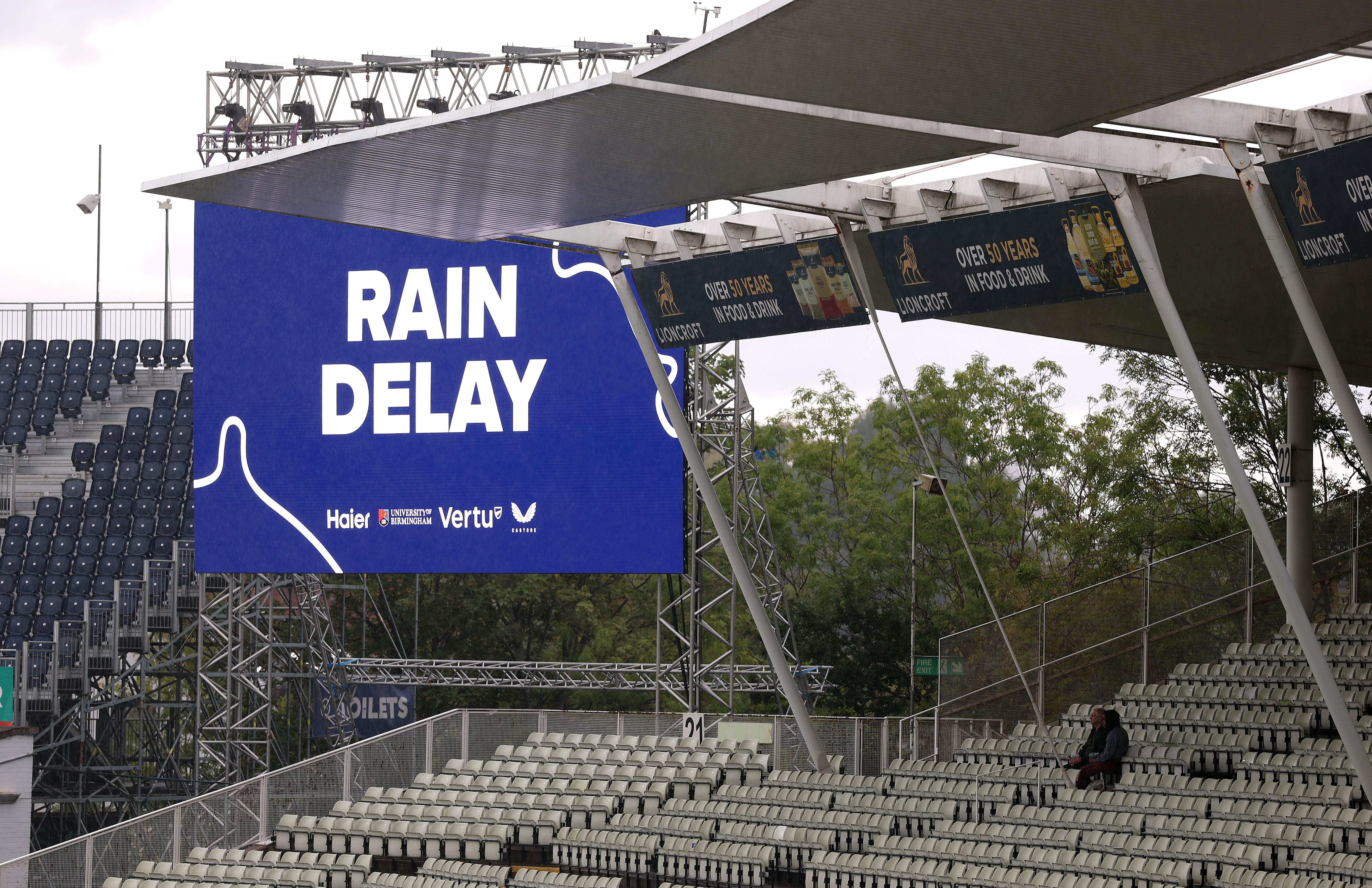 A heavy rain shower stops play during the Rothesay County Championship Division 1 match between Warwickshire and Sussex at Edgbaston (Getty)