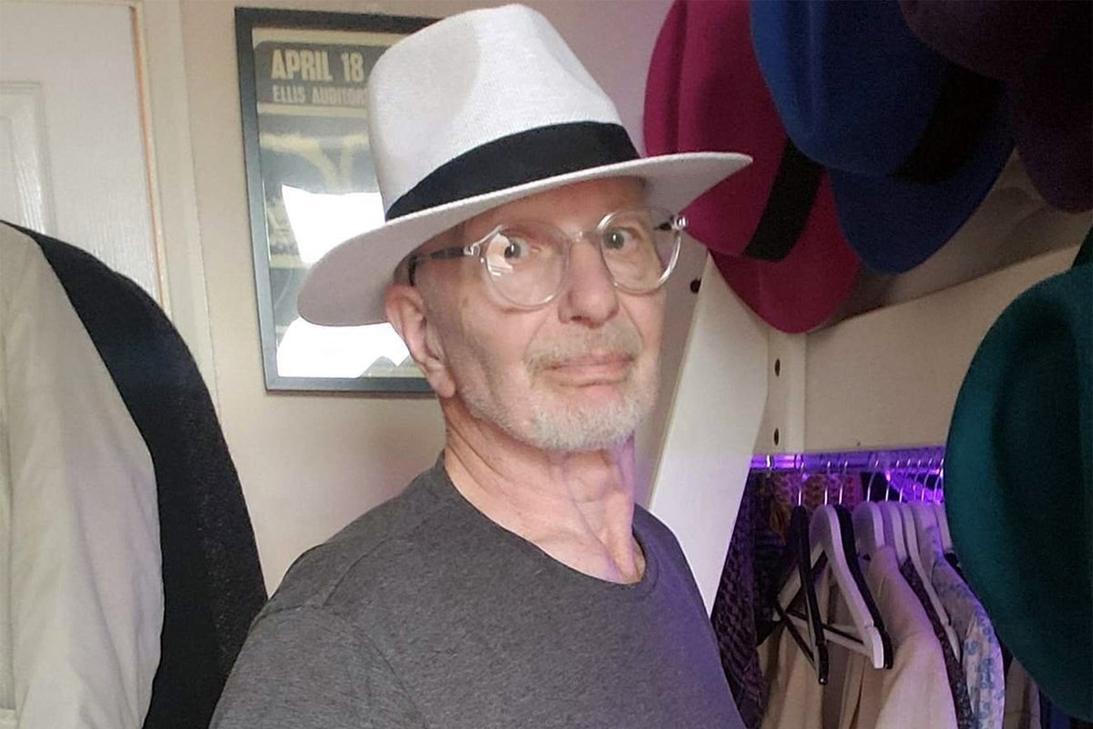 Former Queen bassist Barry Mitchell dies: ‘Terribly sad news’ Former Queen bassist Barry Mitchell dies: ‘Terribly sad news’