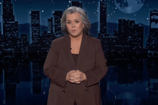<p>La Casa Blanca tildó a la humorista Rosie O’Donnell de “completa desalineada” después de que esta bromeó en un programa de televisión nocturno diciendo que Natalie Harp, la fiel asistente ejecutiva de Donald Trump, arropa al presidente por las noches</p>