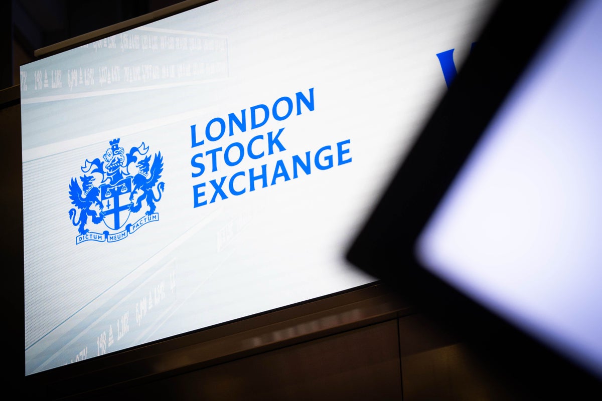 FTSE 100 Closes Higher Driven by Private Sector Growth and Gold Prices