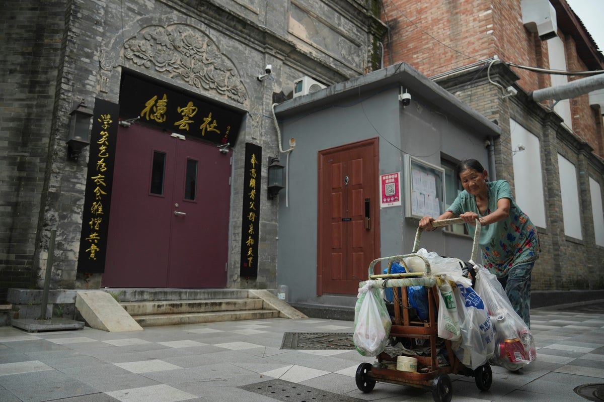 Chinese theater, promoter fined for altered patriotic song in a comedy show
