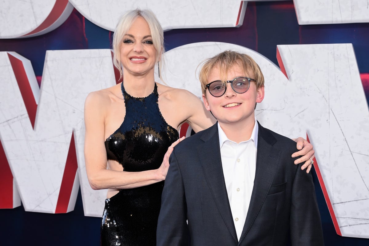 Anna Faris says she tries to ‘challenge’ her religious, pro-life son she ...