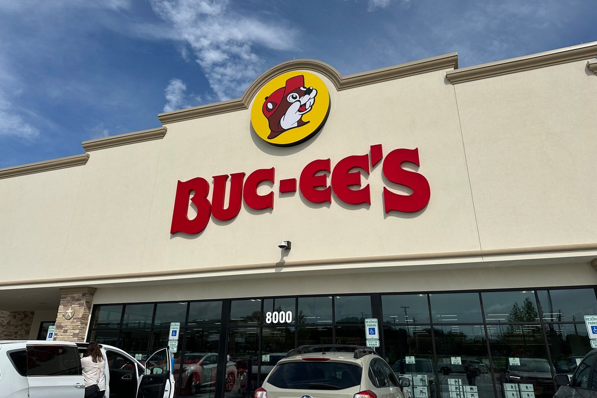 Buc-ee’s picked a fight with a tiny Ohio store over a beaver. Now an entire town is fighting back