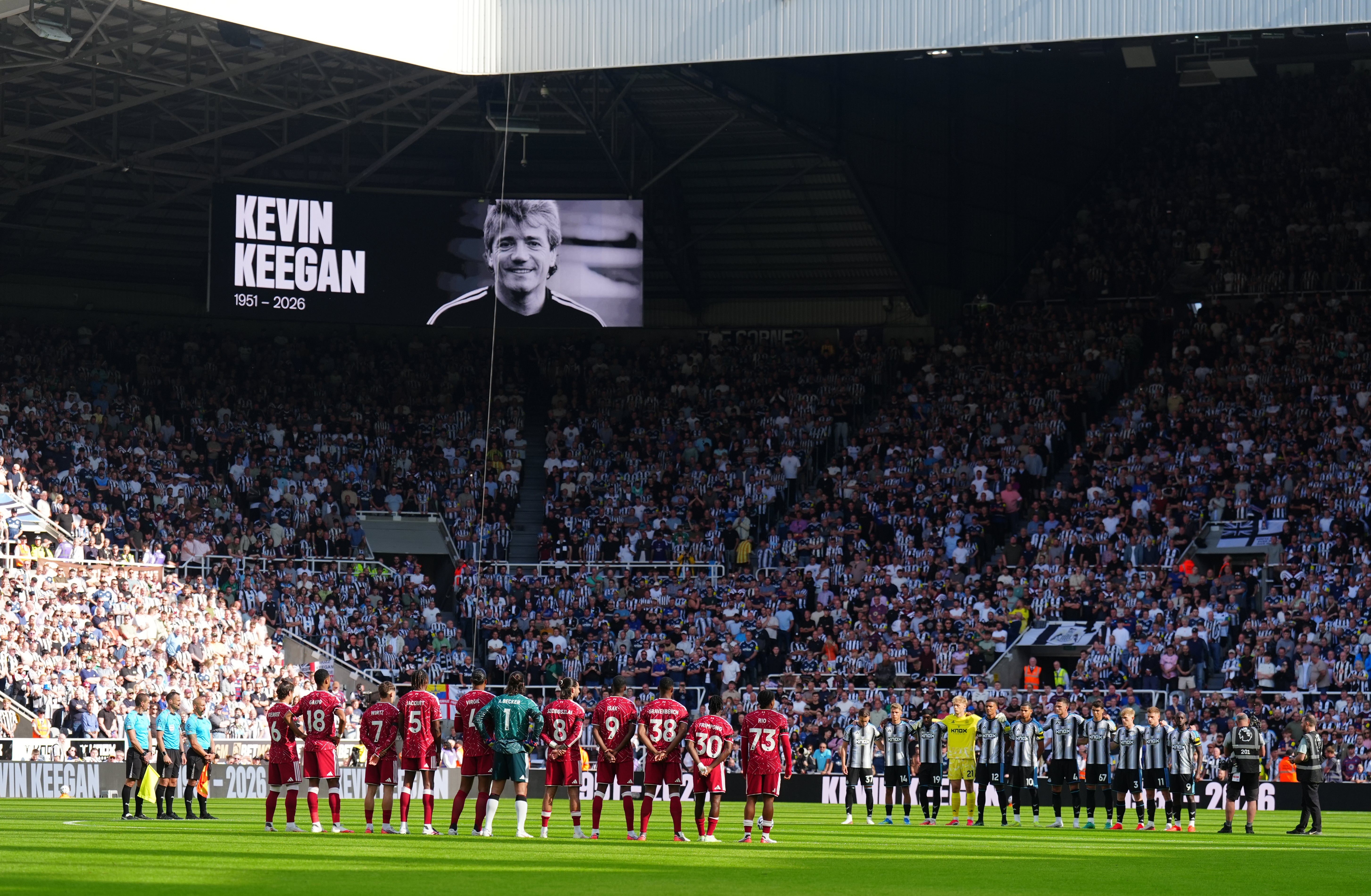 Both teams pay respects to the late Keegan with a minute's applause