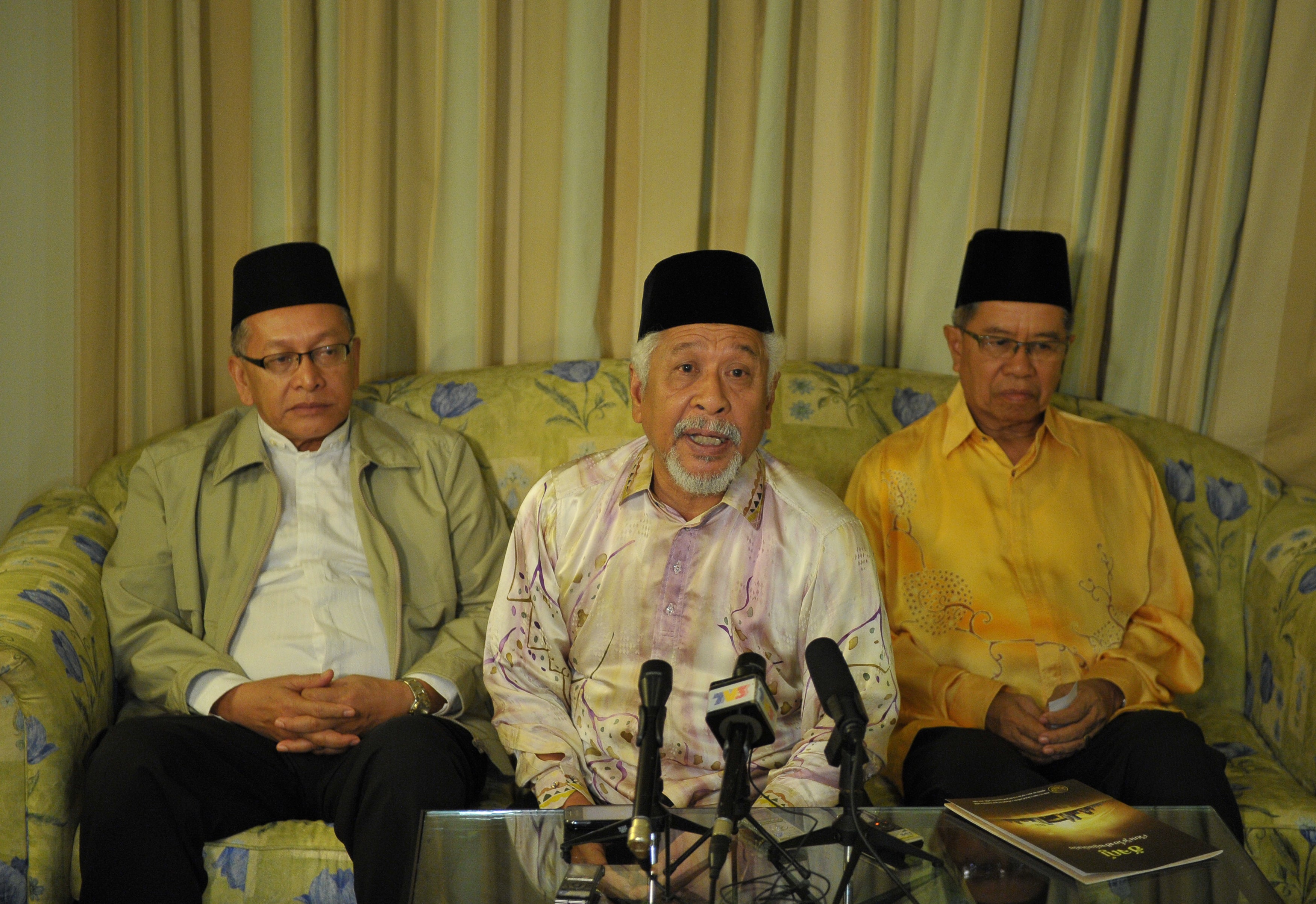 File: Chief of Malaysian-based National Revolution Front, Hassan Taib (C) speaks as Lukman Lima (L) from Patani United Liberation Organization (PULO) and Adam Nor (R) from National Revolution Front (BRN) listen during a press conference in Kuala Lumpur in 2013