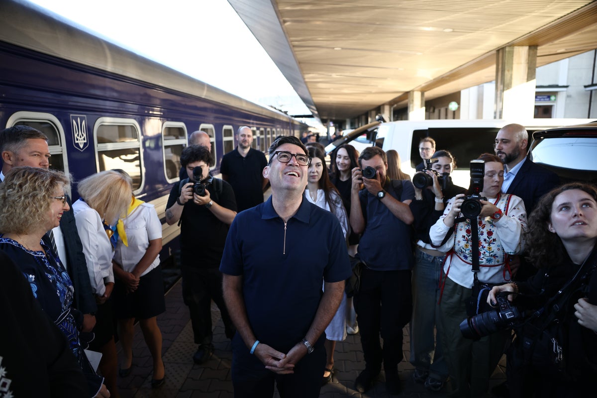UK Prime Minister Andy Burnham Visits Kyiv for Independence Day Commemorations