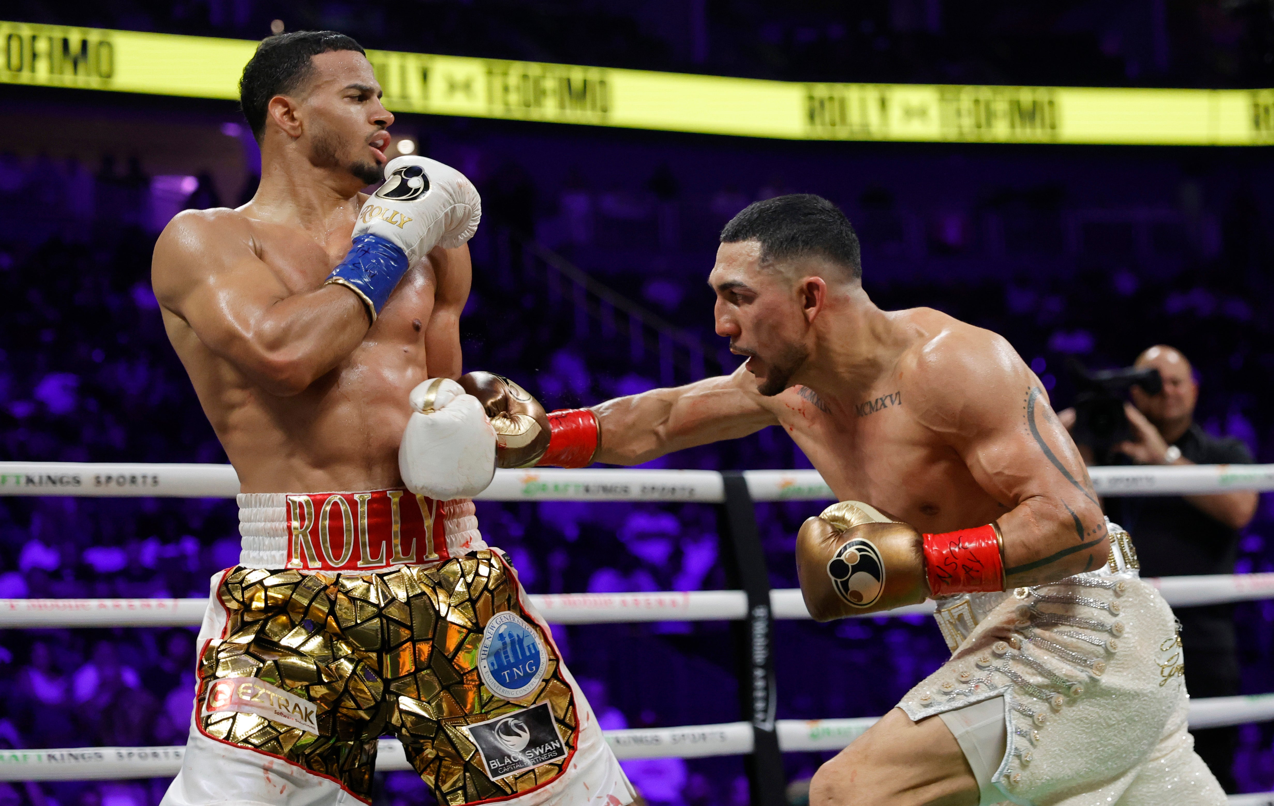 Lopez became a three-weight world champion by beating Romero