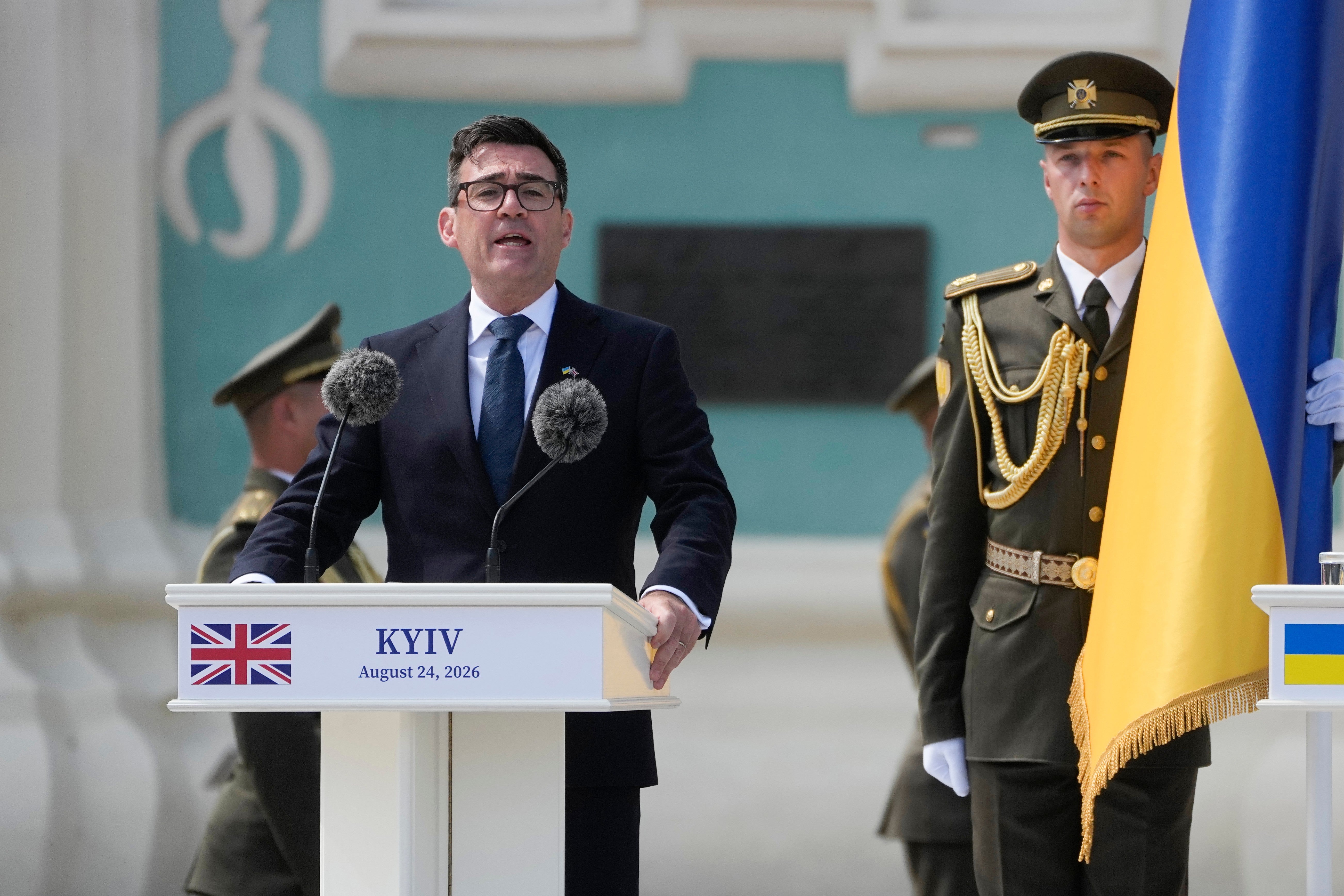 Burnham commits to Starmer’s EU red lines in blow to rejoin hopes