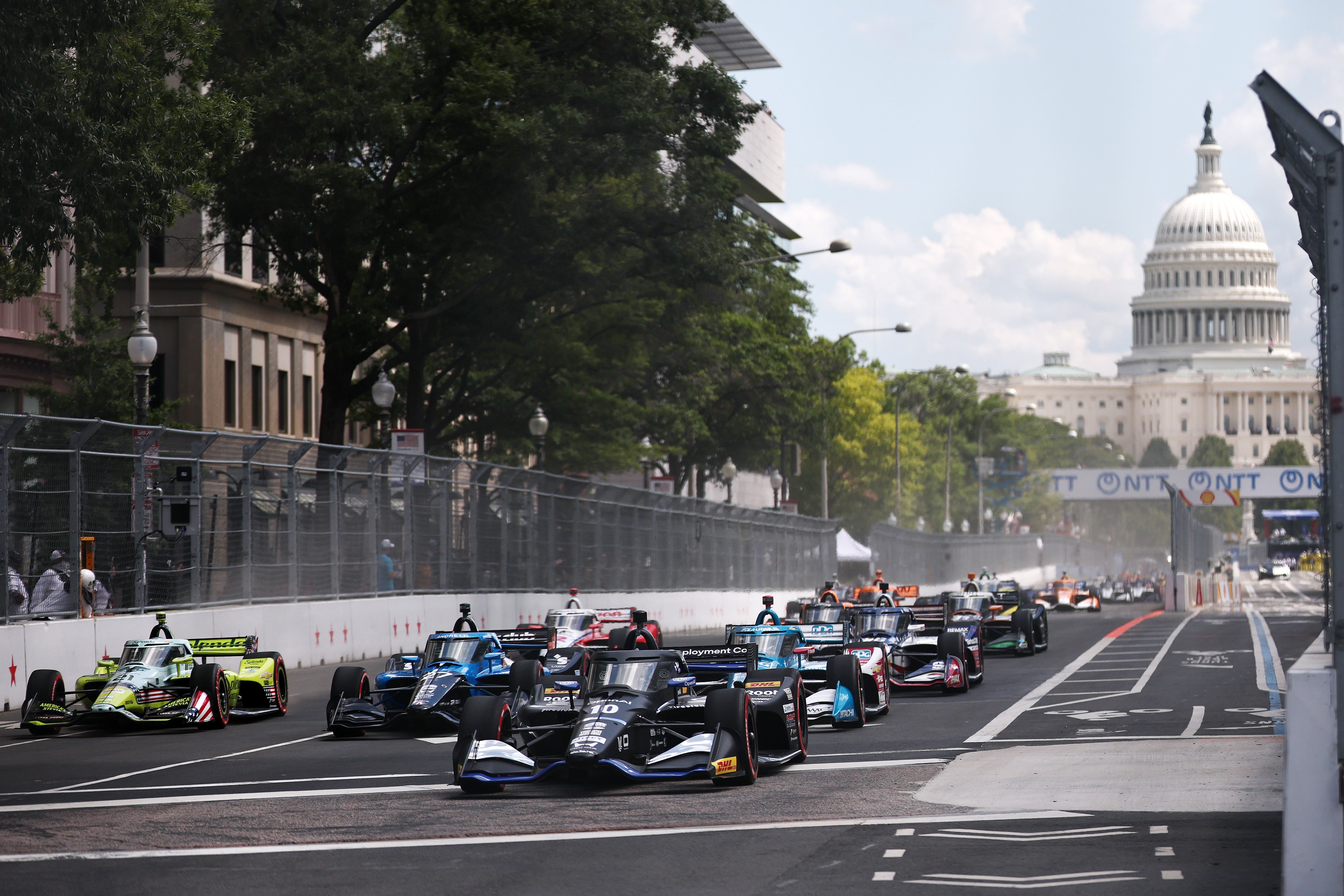 The historic race, which saw drivers tearing across a 1.7-mile circuit around the National Mall, drew an expected crowd of 140,000 spectators