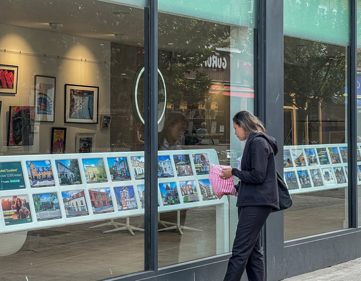 Gazundering: Why is it happening and what should homeowners do if it happens to them?