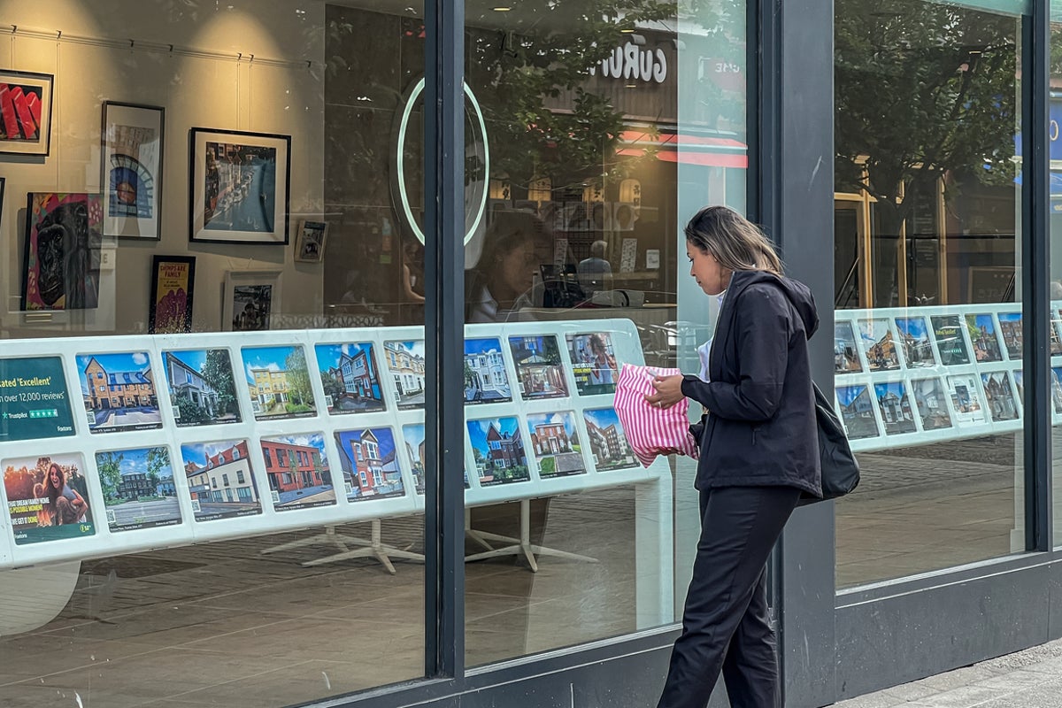 Gazundering: Why is it happening and what should homeowners do if it happens to them?