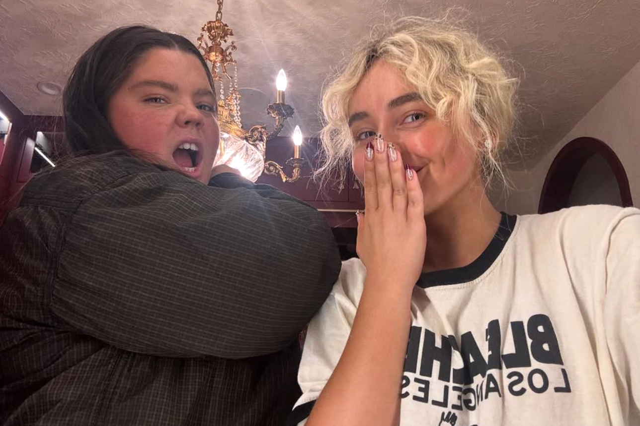 Sabrina Carpenter’s bestie Paloma Sandoval gives fans an inside look into the singer’s life and their friendship (Instagram/@palomaidaliasandoval)
