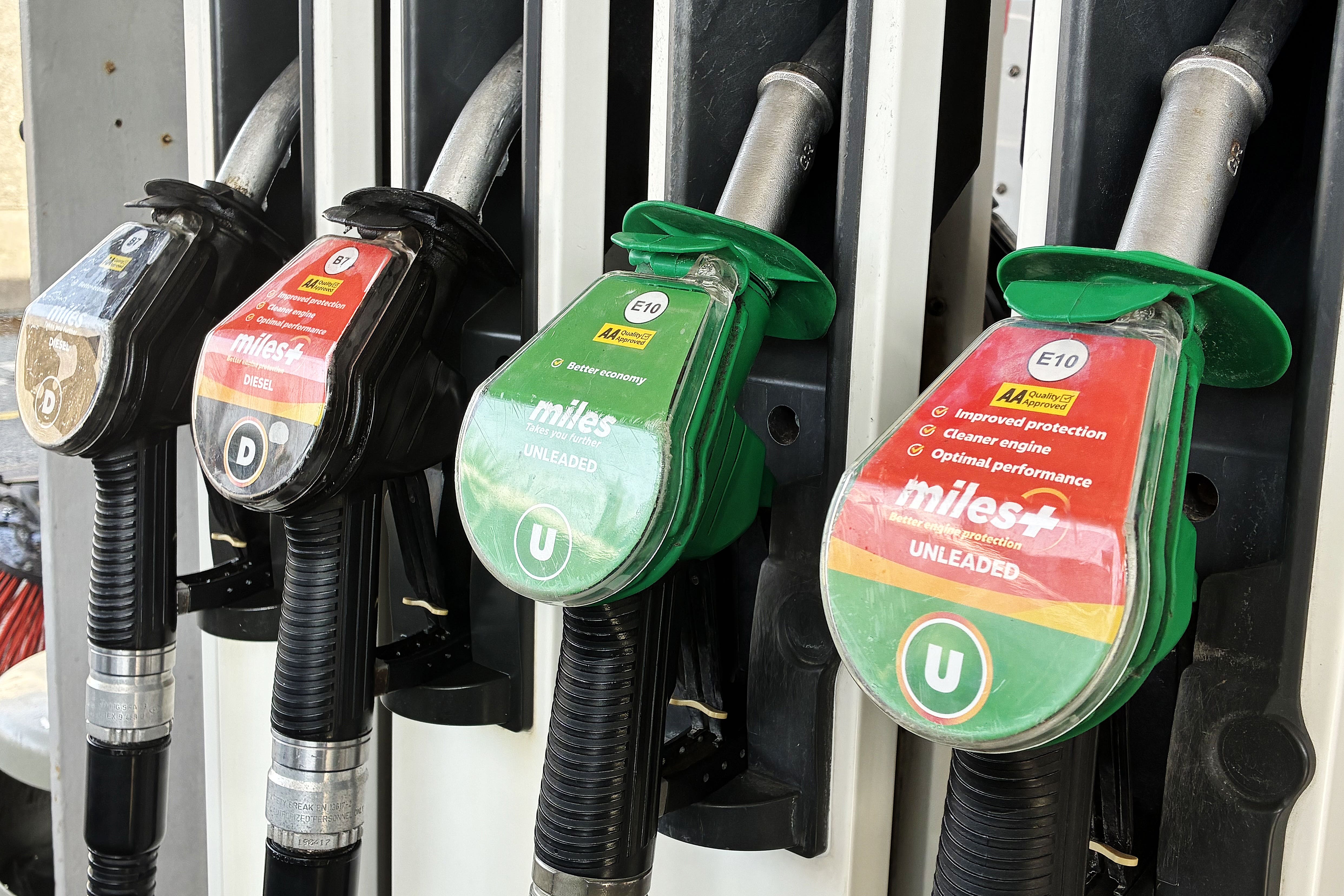 independent.co.uk - Jeremy Cutler - FTSE 100 outperforms as oil price heads lower