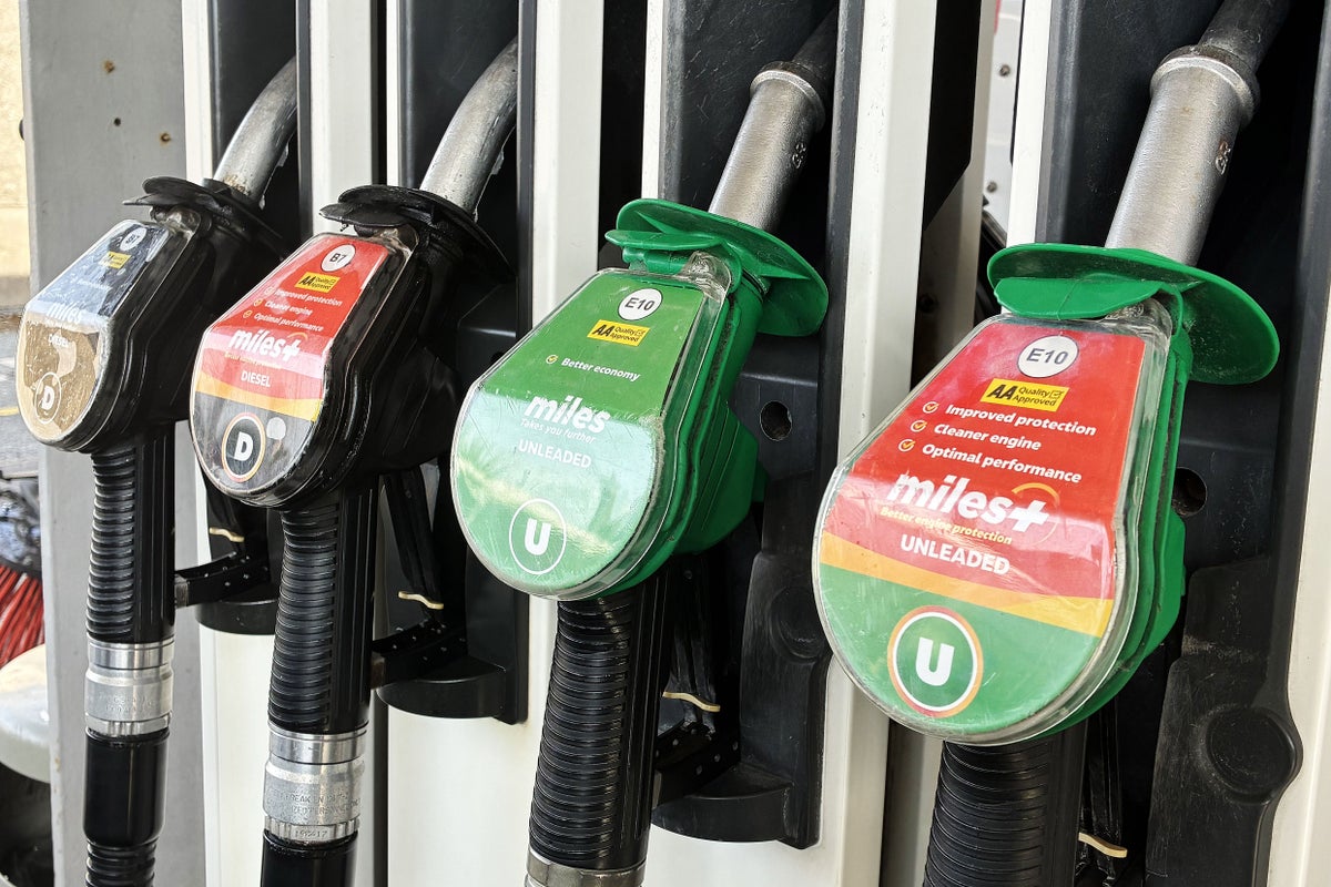 FTSE 100 outperforms as oil price heads lower