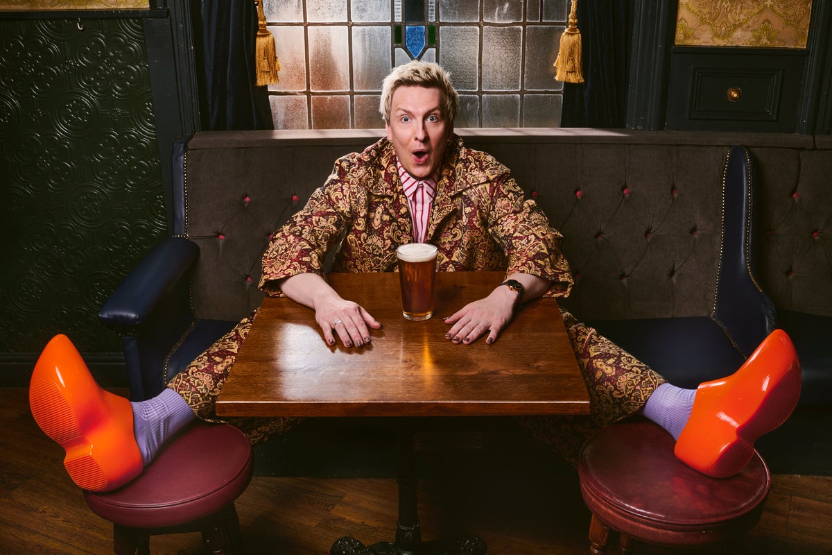 Comedian Joe Lycett to ‘celebrate British boozers’ with live pub shows on Channel 4