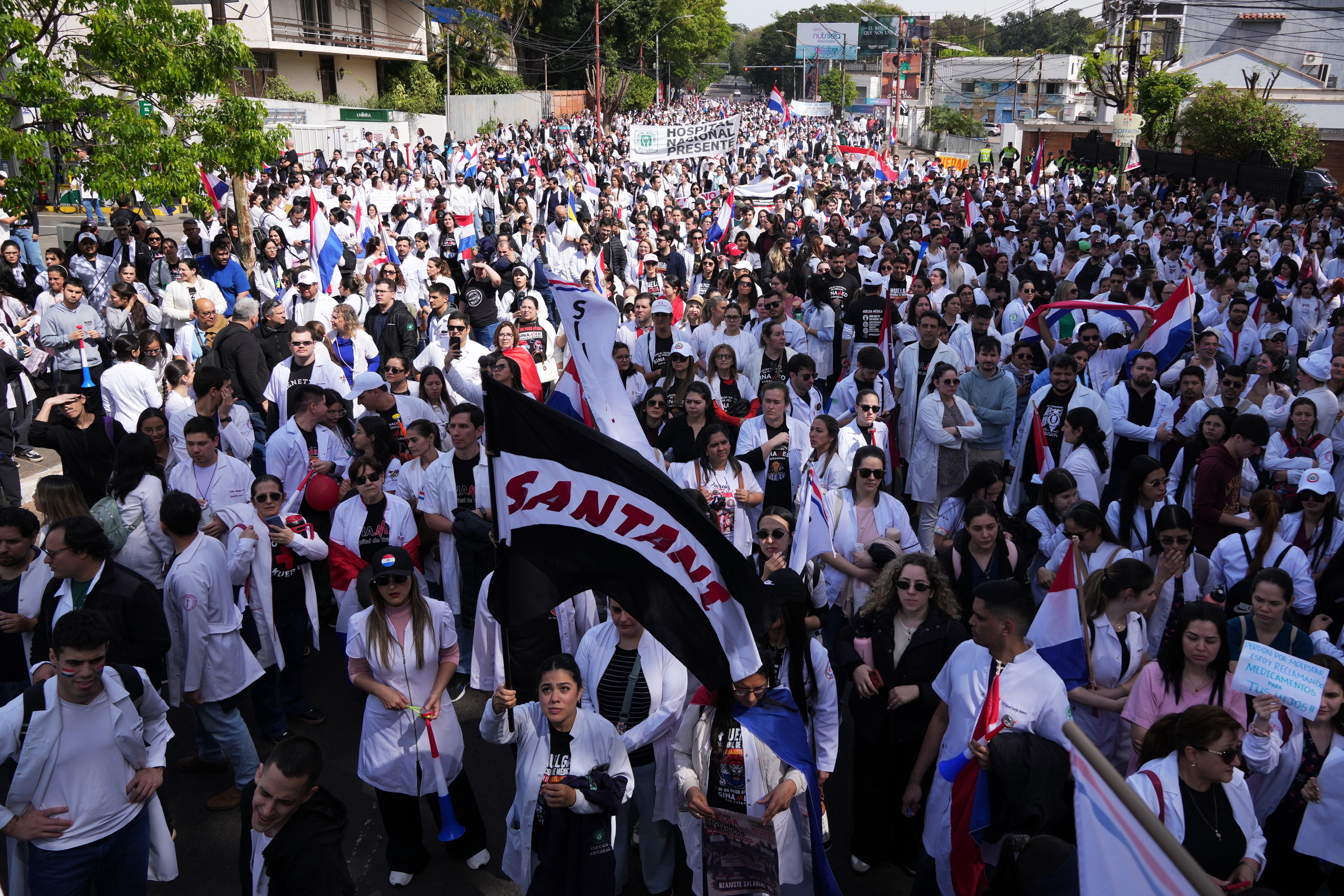 PARAGUAY-SALUD-HUELGA