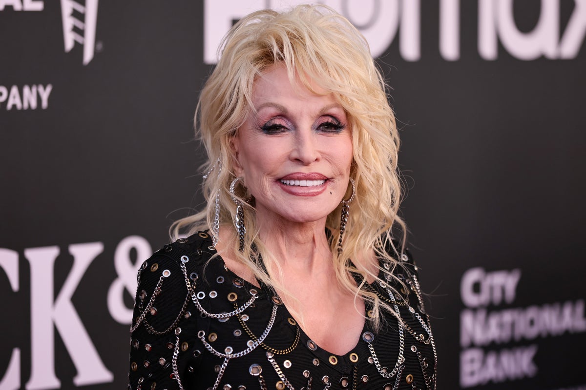 ‘I will miss her heart’: Kelly Clarkson pays tribute to Dolly Parton