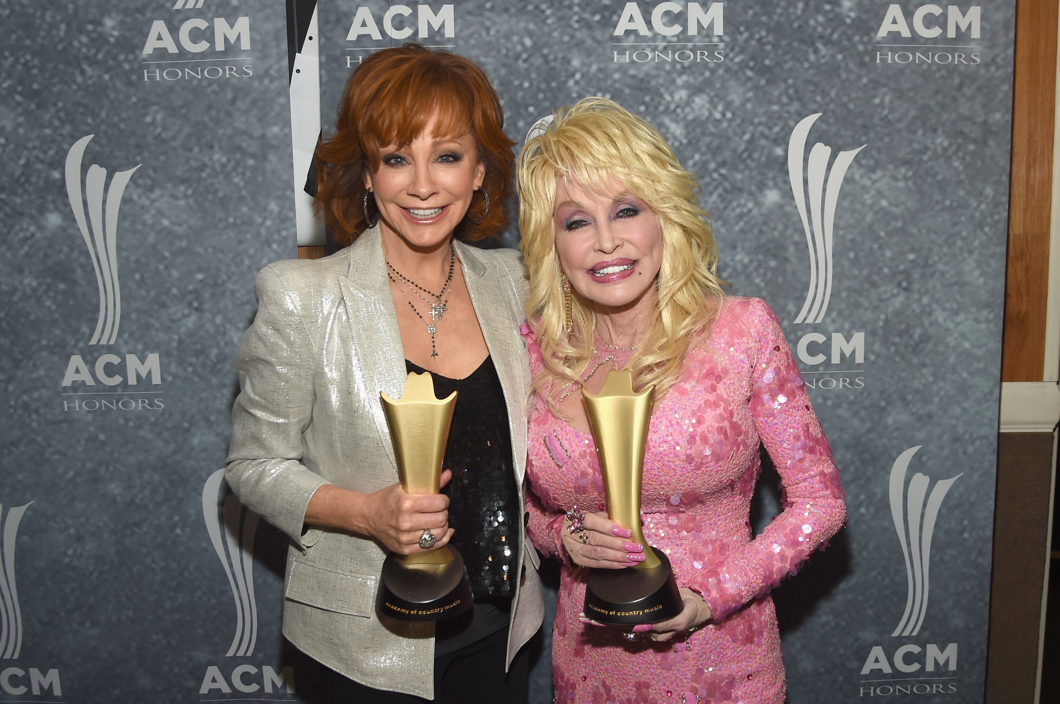 Reba McEntire has paid tribute to Dolly Parton in a social media post
