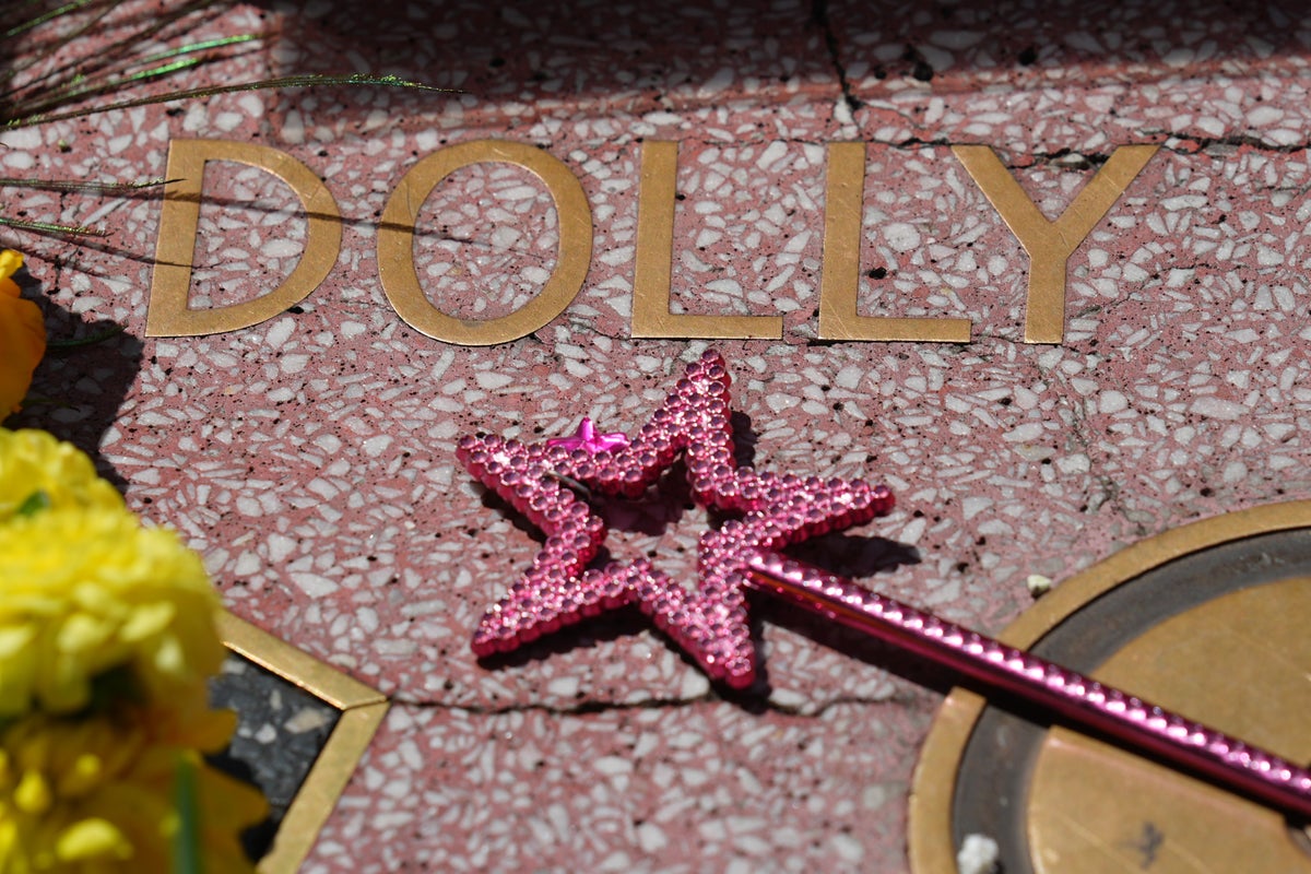 From Los Angeles to Nashville, fans remember Dolly Parton, in photos