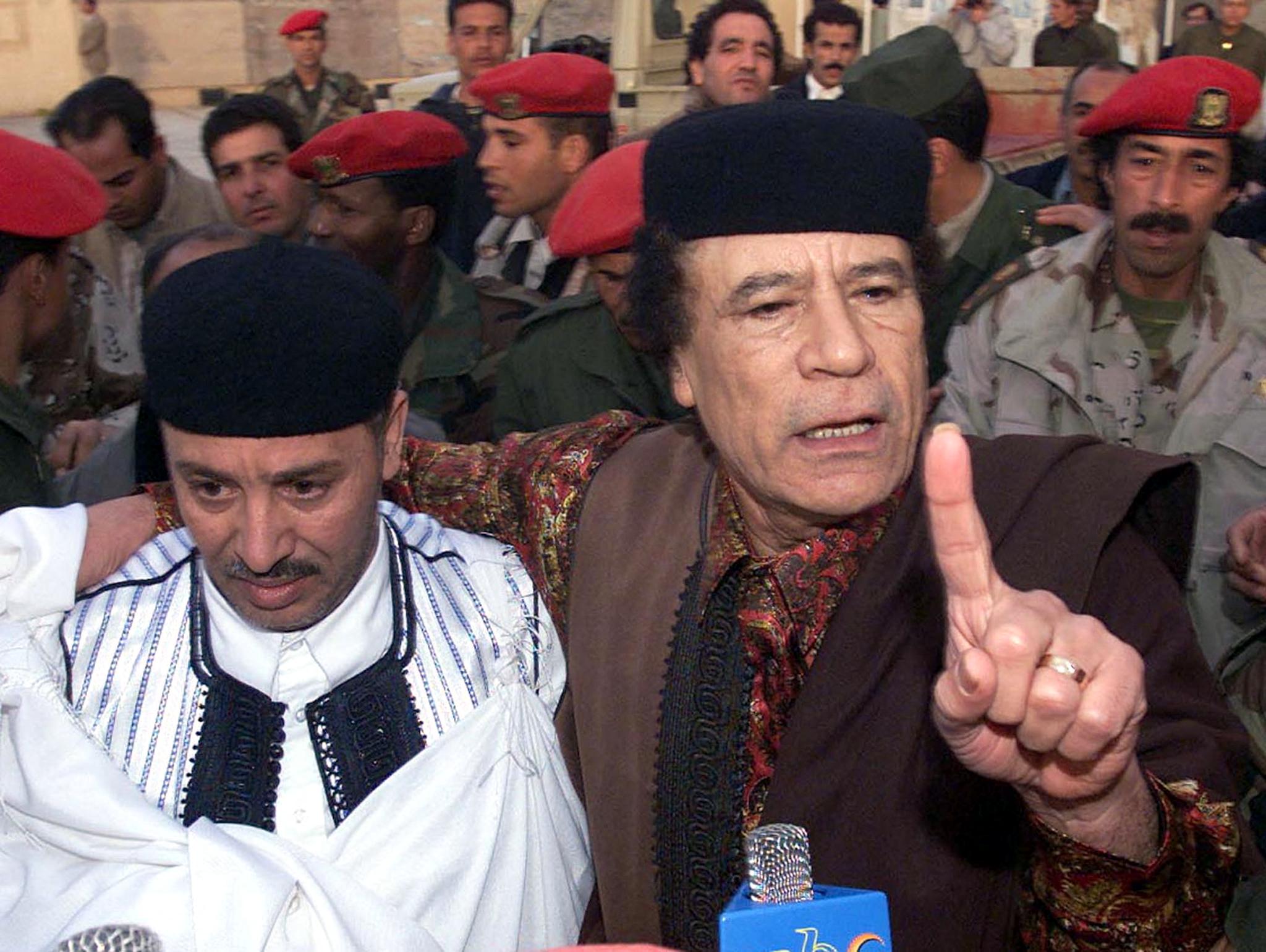 Libyan Al-Amin Khalika Fhimah (L) and Lybian leader Moamar Kadhafi speak to the press after Fhimah's arrival in Tripoli from The Netherlands
