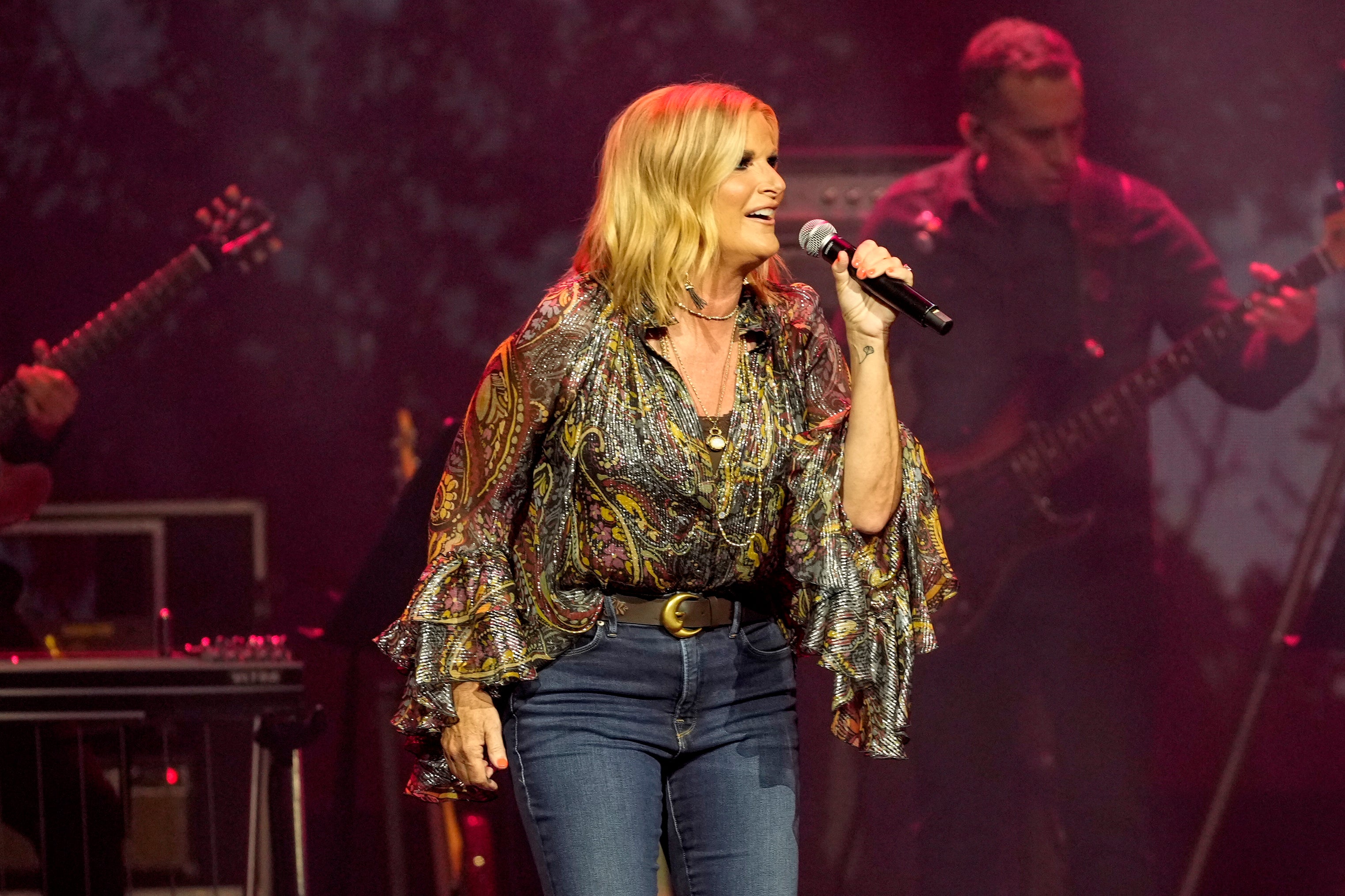 Trisha Yearwood pays tribute to Dolly Parton