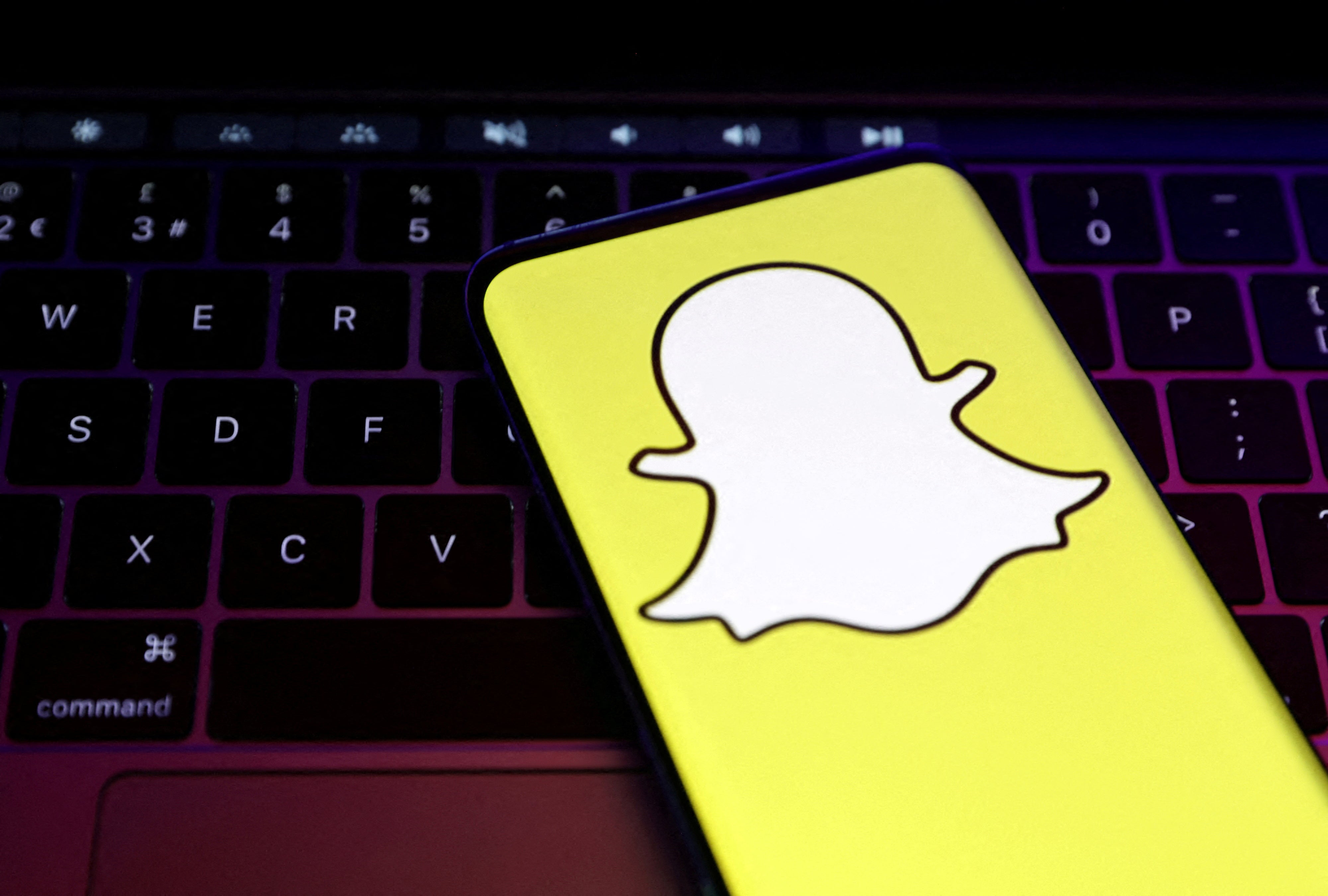Teacher who sent explicit photos to teenage boy on Snapchat banned