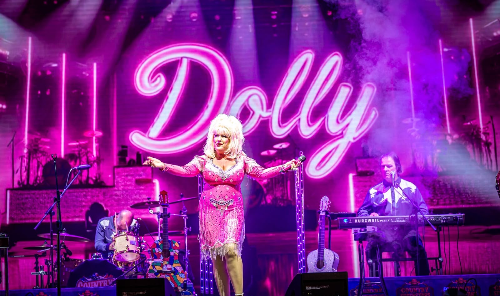 Sarah Jayne performing as Dolly Parton in her show