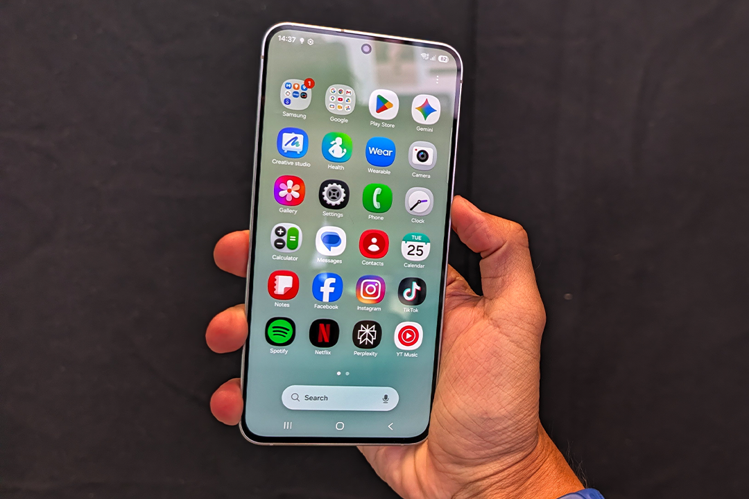 It boasts a  Dynamic AMOLED 2X display (Alex Lee/The Independent)