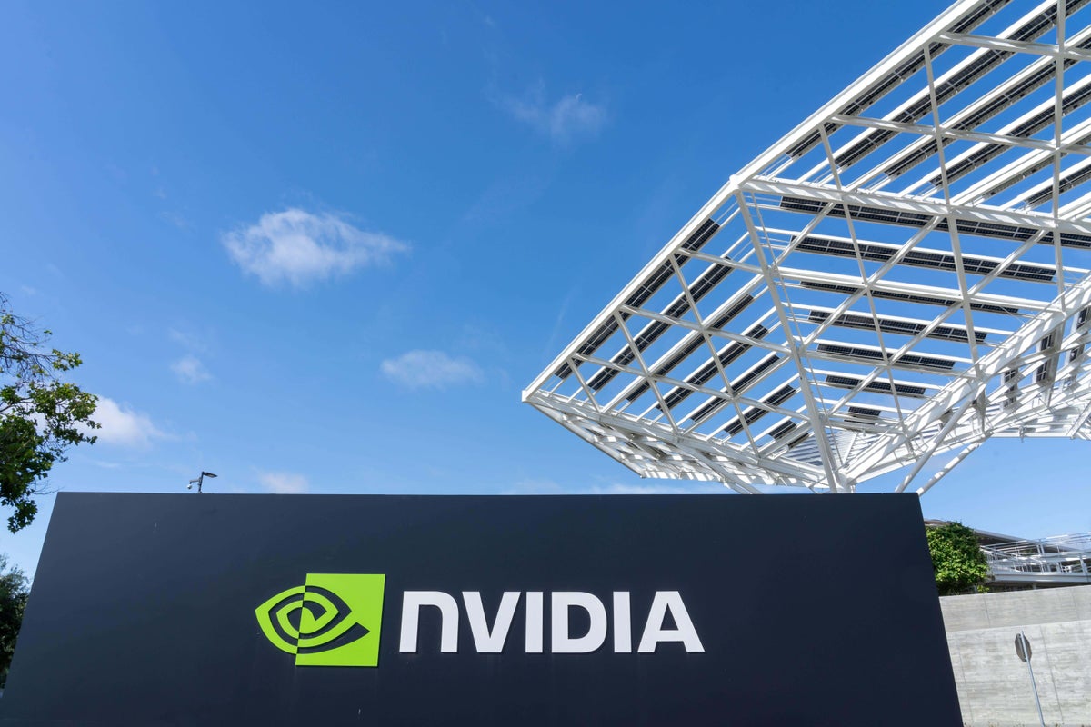 FTSE 100 dips as investors await Nvidia earnings report