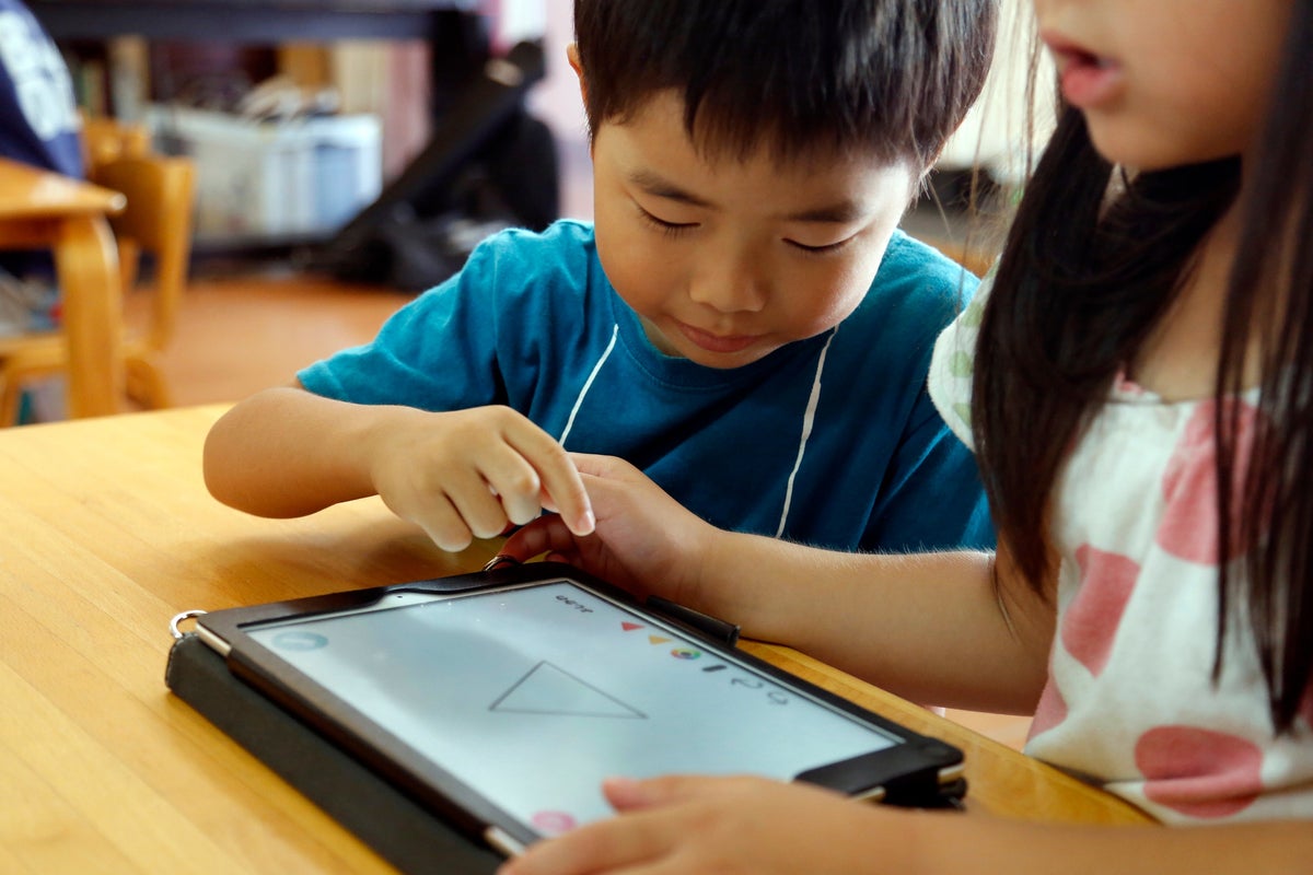 Managing Student Device Use to Minimize Academic Distractions