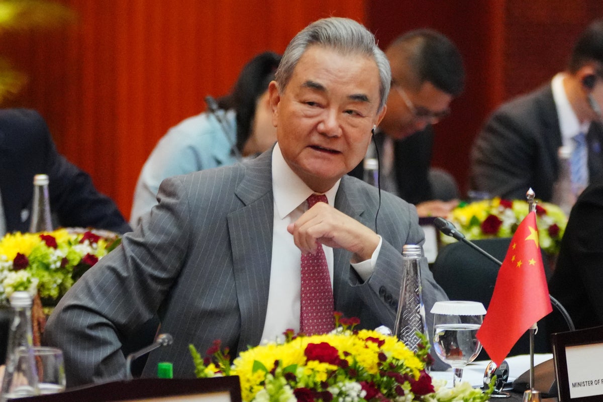 Chinese foreign minister calls for US and China to 'overcome obstacles' ahead of presidential summit