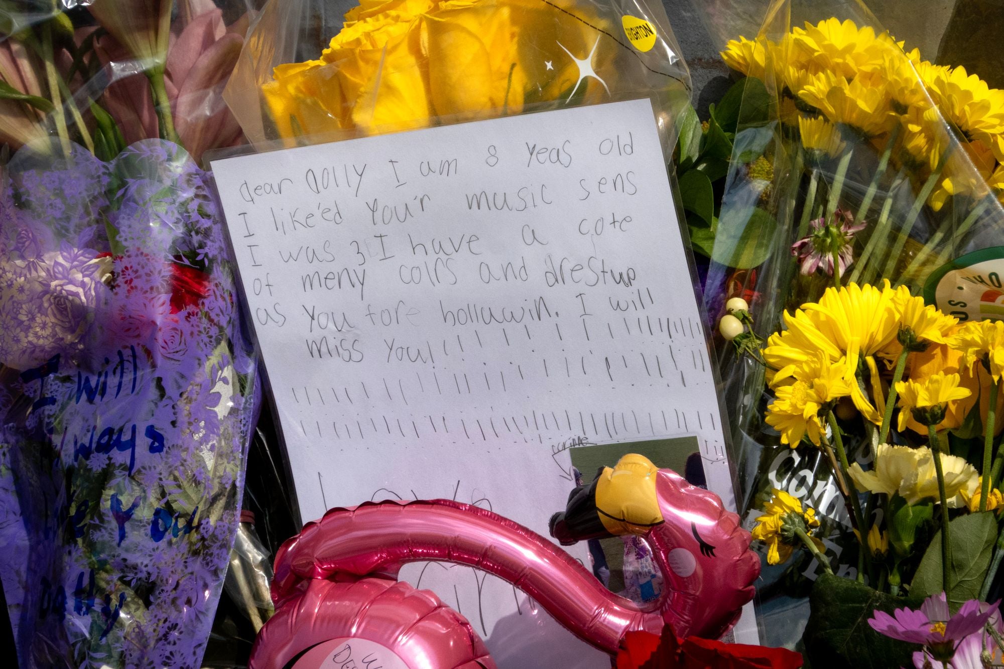 A child shares her love for Parton in a handwritten note
