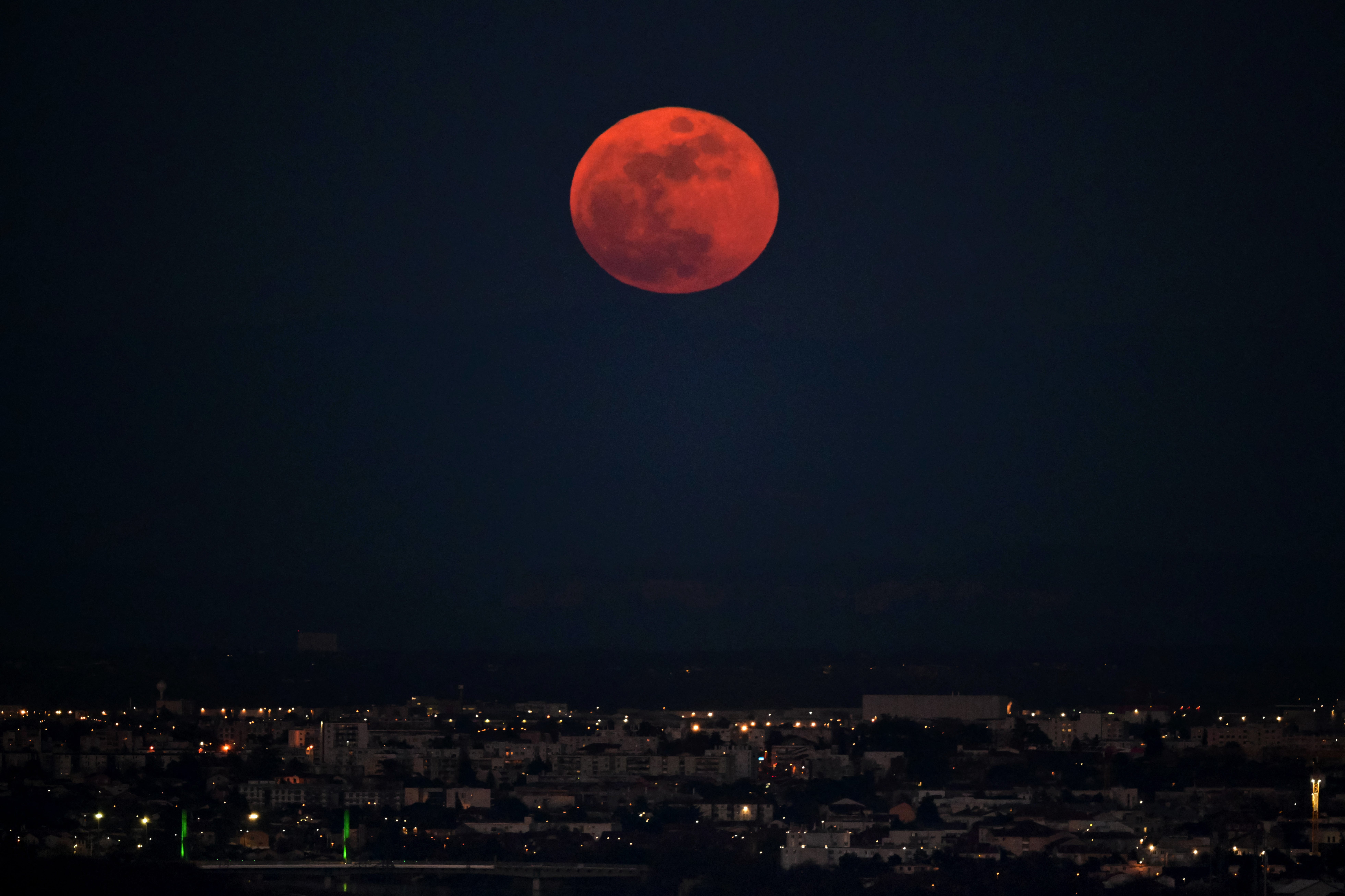 The March ‘Blood Moon’ above Lyon