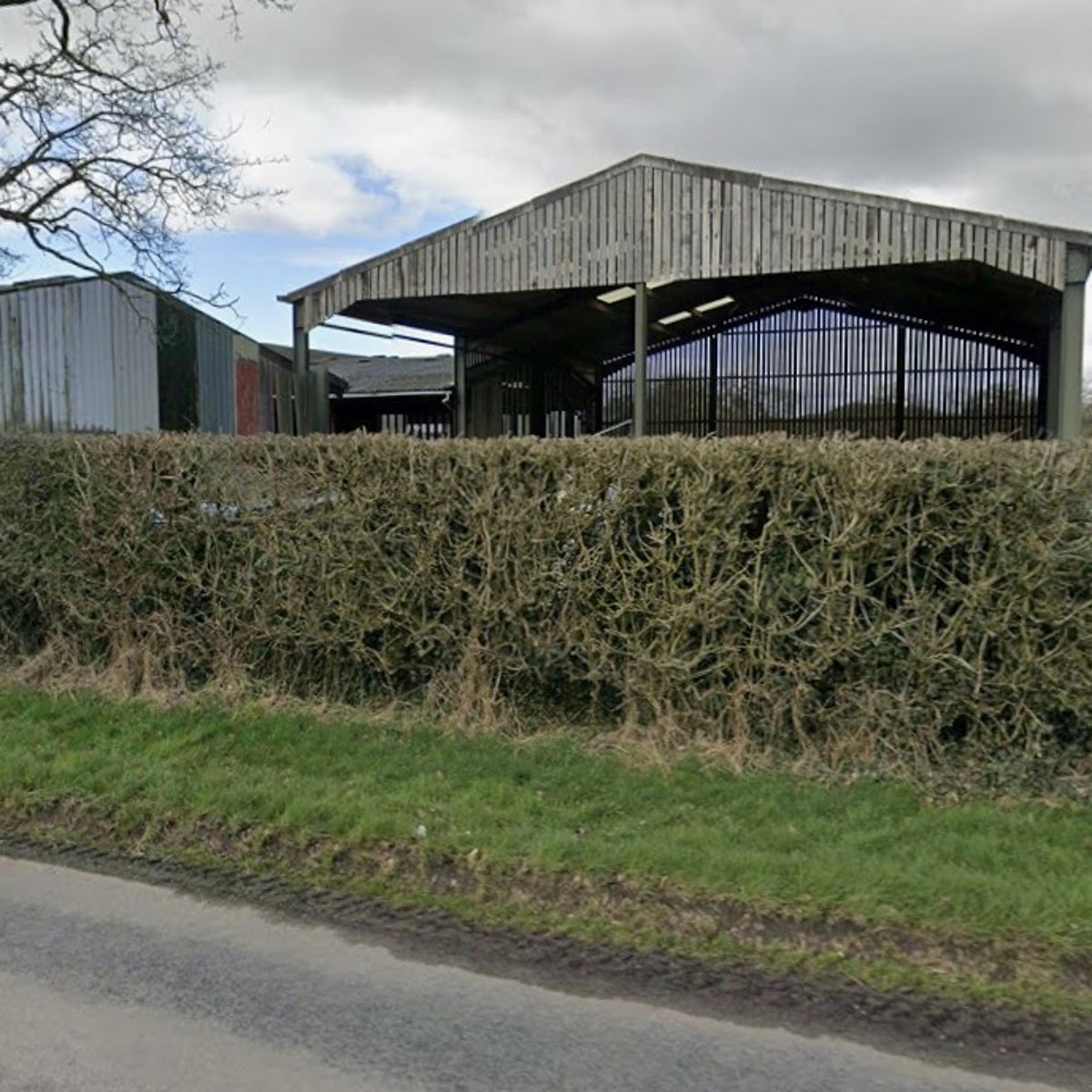 Father and son who died after falling into slurry tank on Cheshire farm  named | The Independent