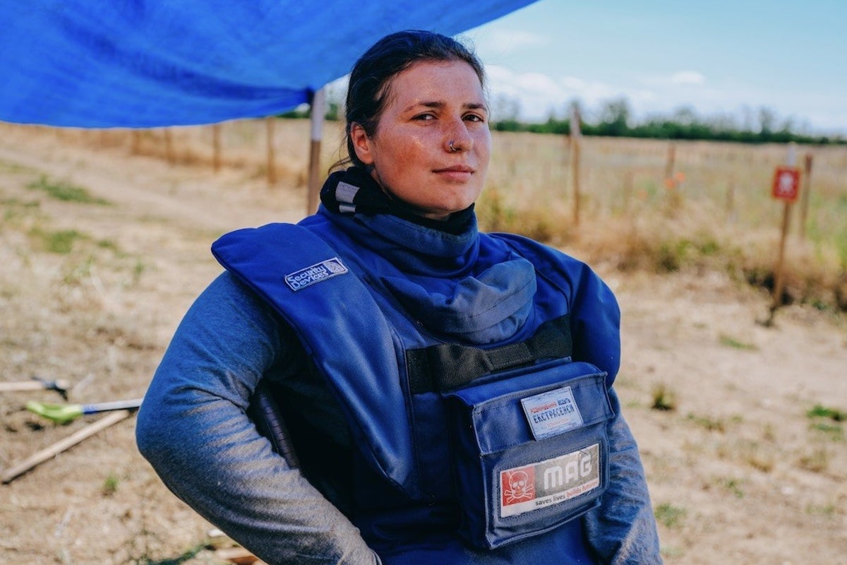 ‘Where there were bombs, there are now sunflowers’: The woman ridding Ukraine of Russian mines ‘Where there were bombs, there are now sunflowers’: The woman ridding Ukraine of Russian mines
