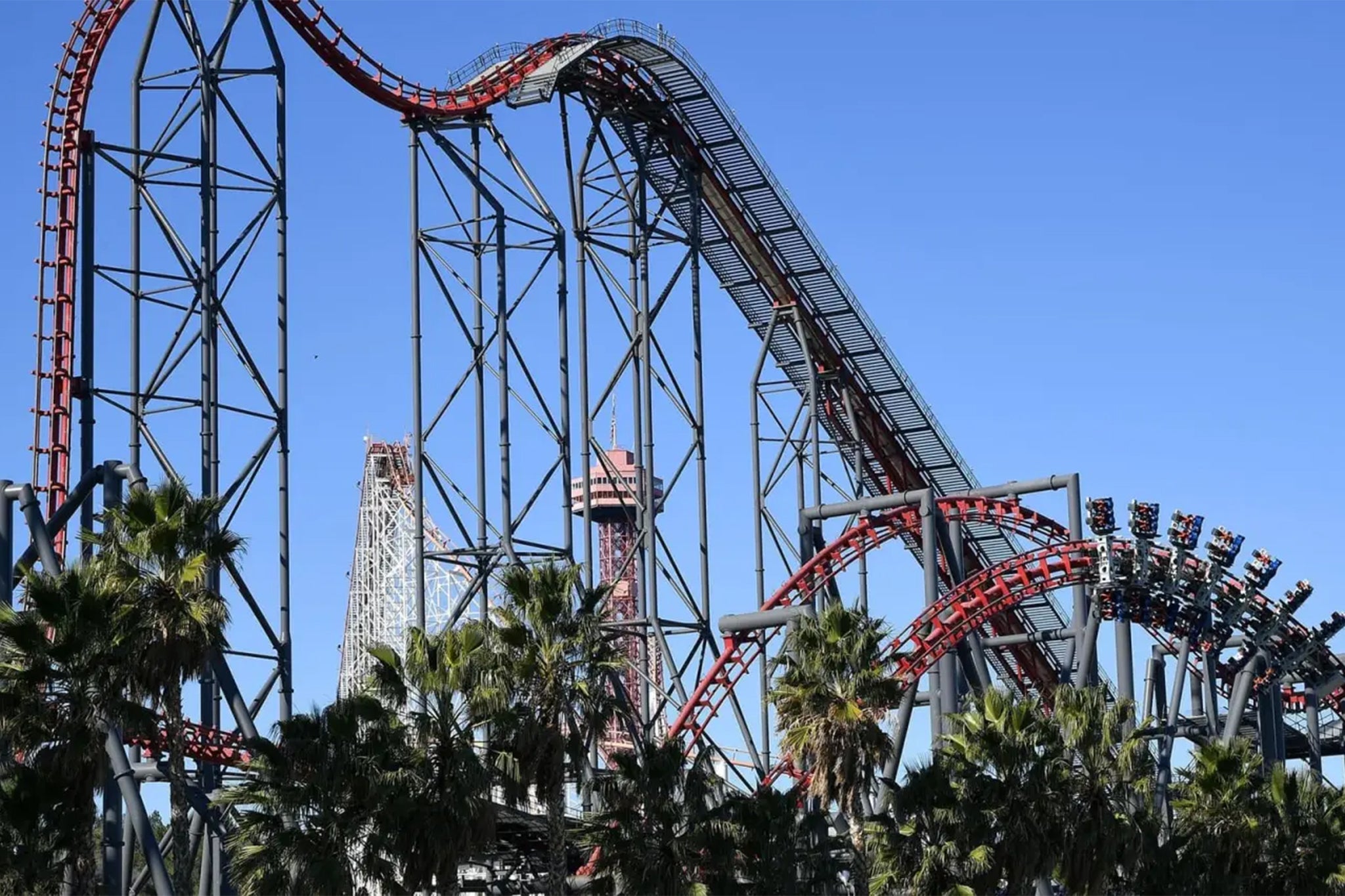 https://static.independent.co.uk/2026/08/28/10/36/www-sixflags-com-magicmountain-attractions-138672139-copy.jpeg?trim=0,0,0,0&width=1200&height=800&crop=1200:800