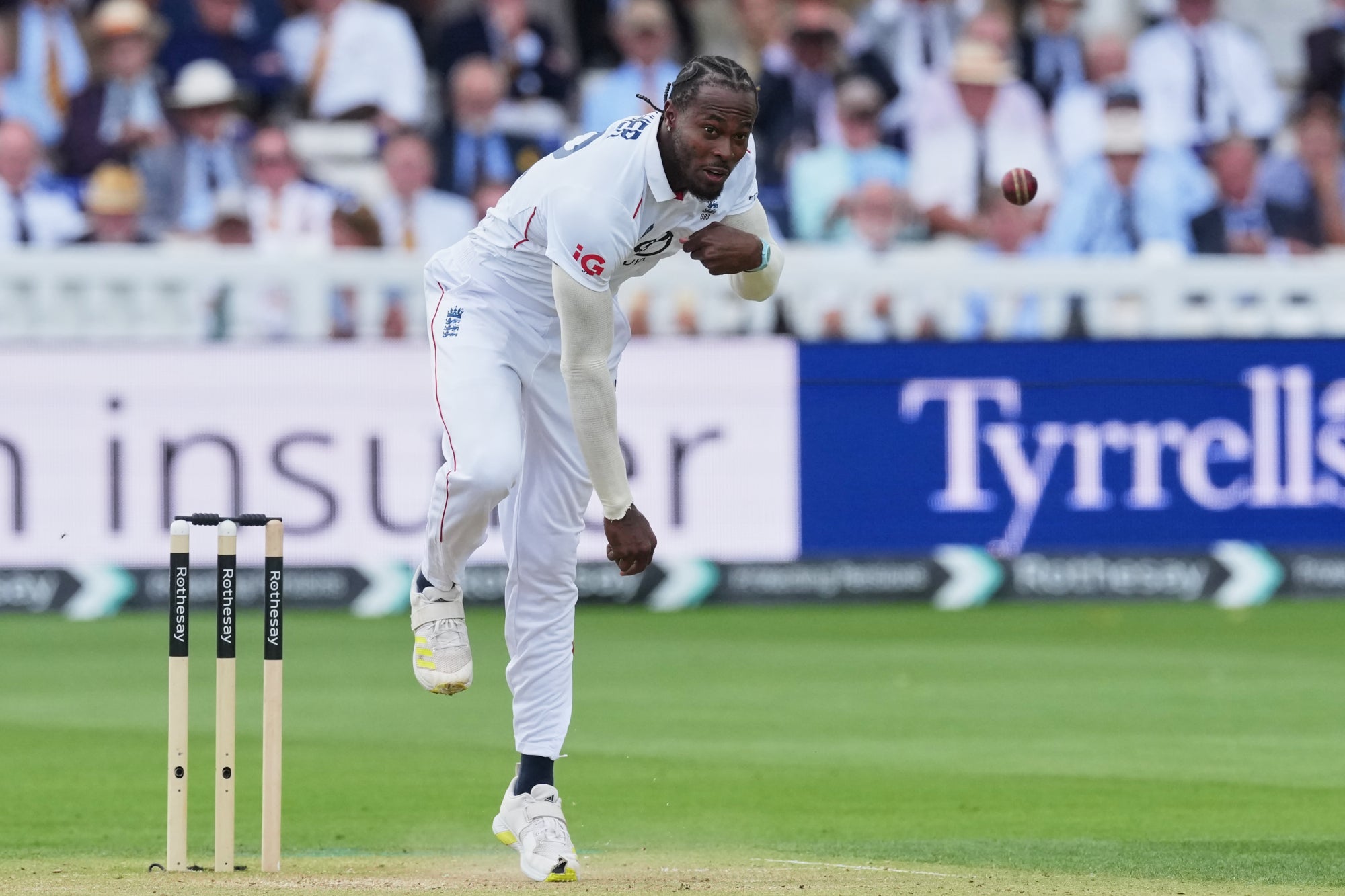 Jofra Archer cranked up his speed in a hostile opening spell