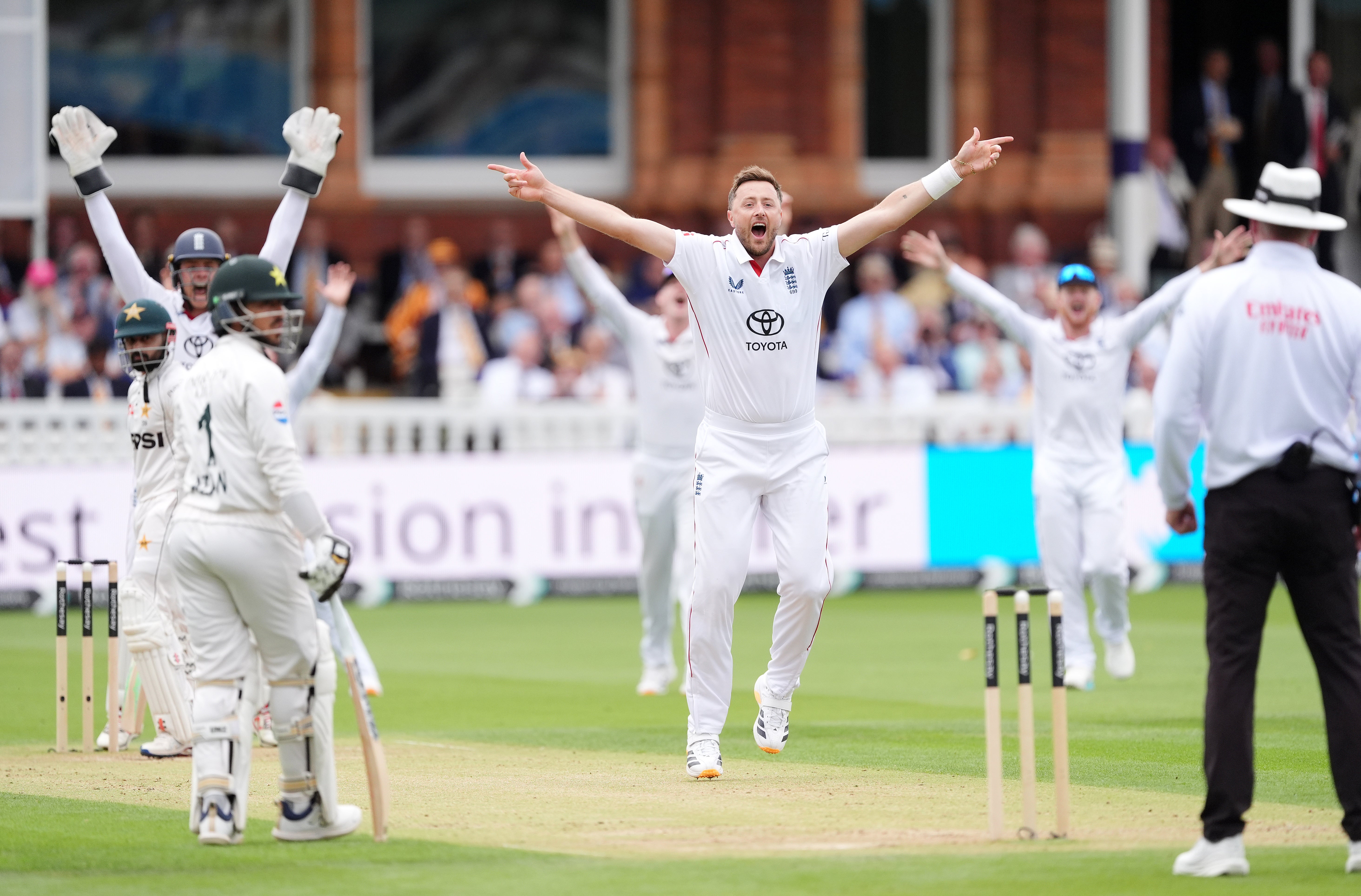 England have found another potent new-ball pairing &ndash; and they are too good for Pakistan