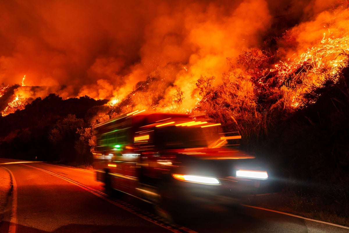 Wildfires burn along Californias scenic Big Sur coast, in photos Wildfires burn along Californias scenic Big Sur coast, in photos